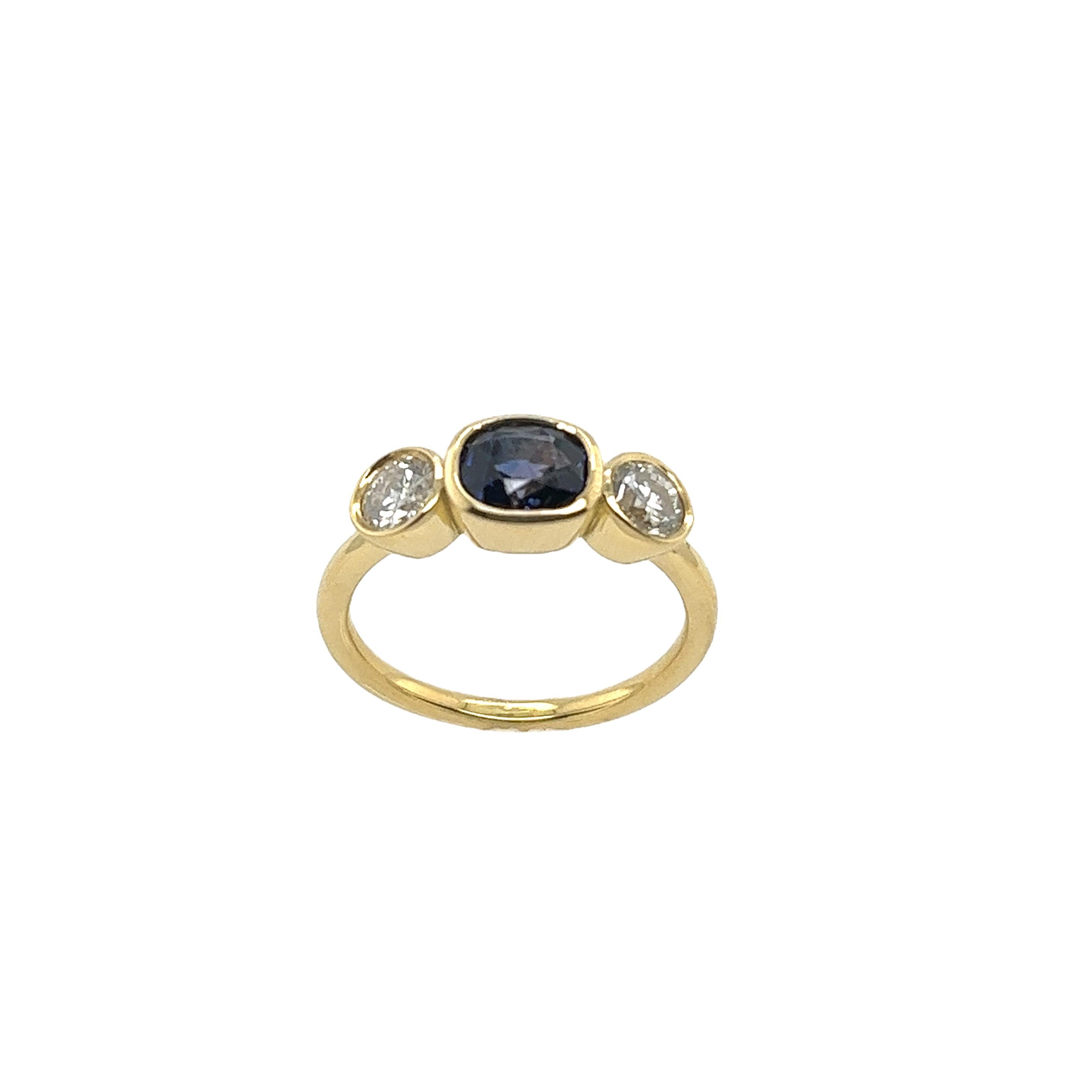 Women's 18ct Yellow Gold Diamond 3-Stone Ring Set With cushion shape sapphire&2 diamonds For Sale