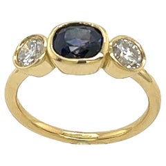 18ct Yellow Gold Diamond 3-Stone Ring Set With cushion shape sapphire&2 diamonds