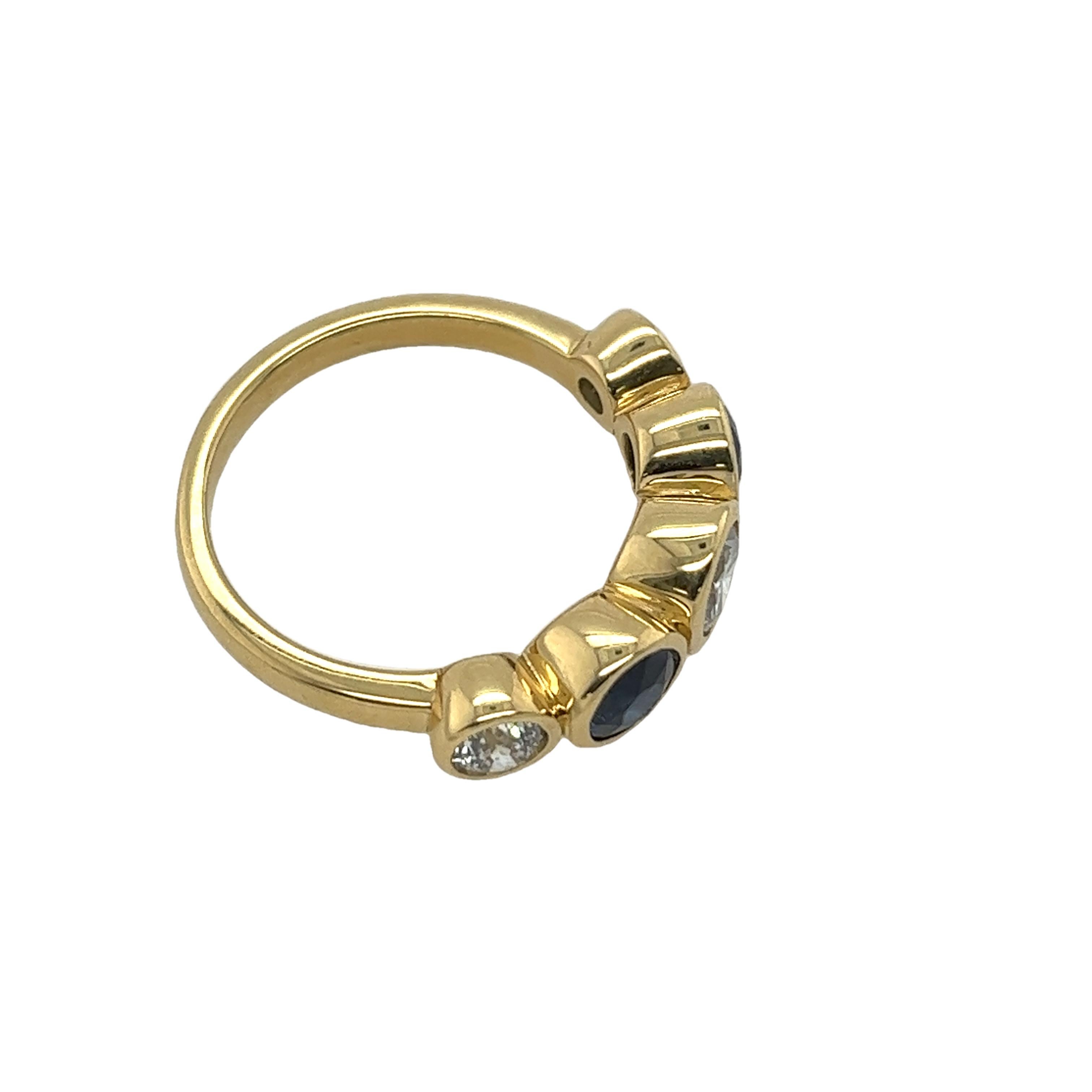 Round Cut 18ct Yellow Gold Diamond 5-Stone Ring Set With 2 sapphires &3 diamonds For Sale