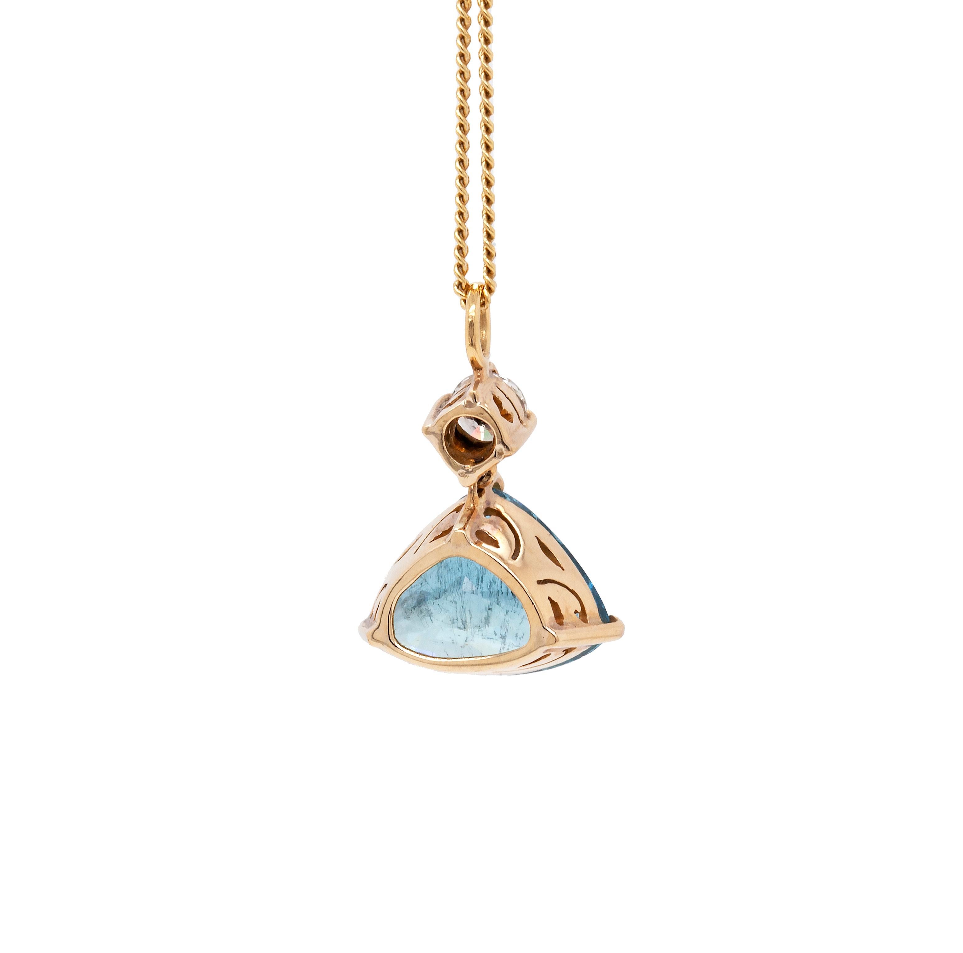 Brilliant Cut 18ct Yellow Gold Diamond and Aquamarine Necklace For Sale