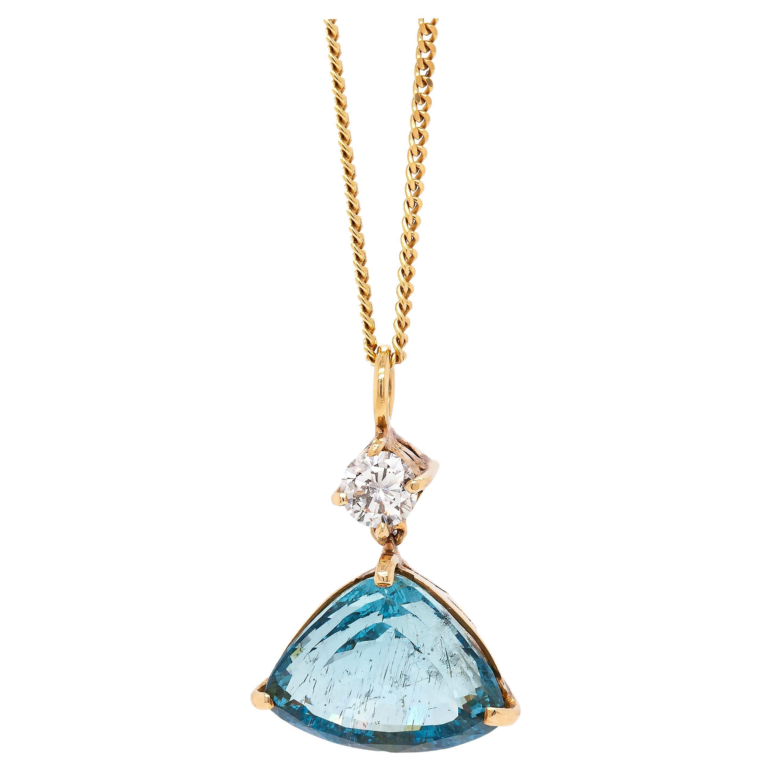 18ct Yellow Gold Diamond and Aquamarine Necklace For Sale