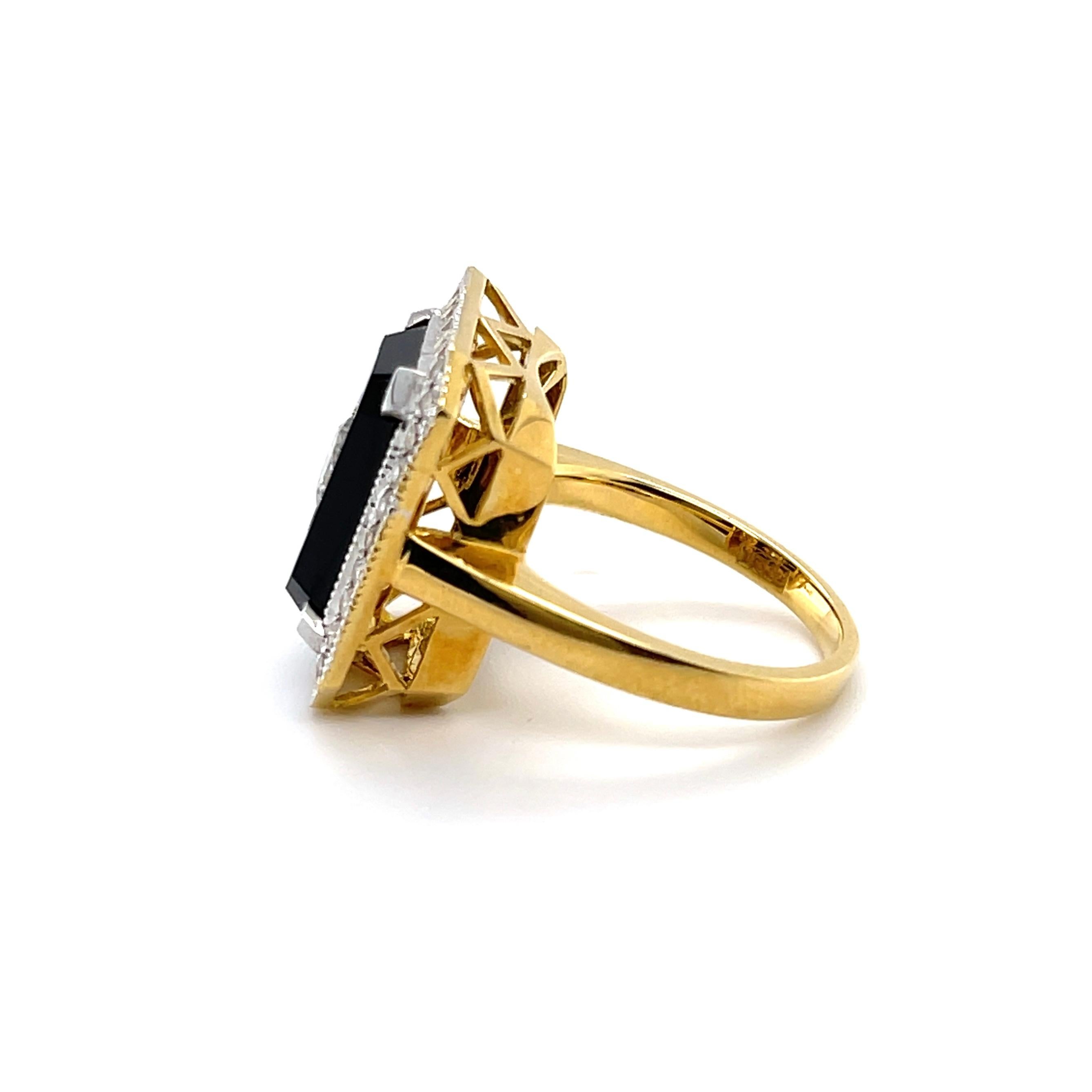 For Sale:  18ct Yellow Gold Diamond and Black Onyx Ring 3