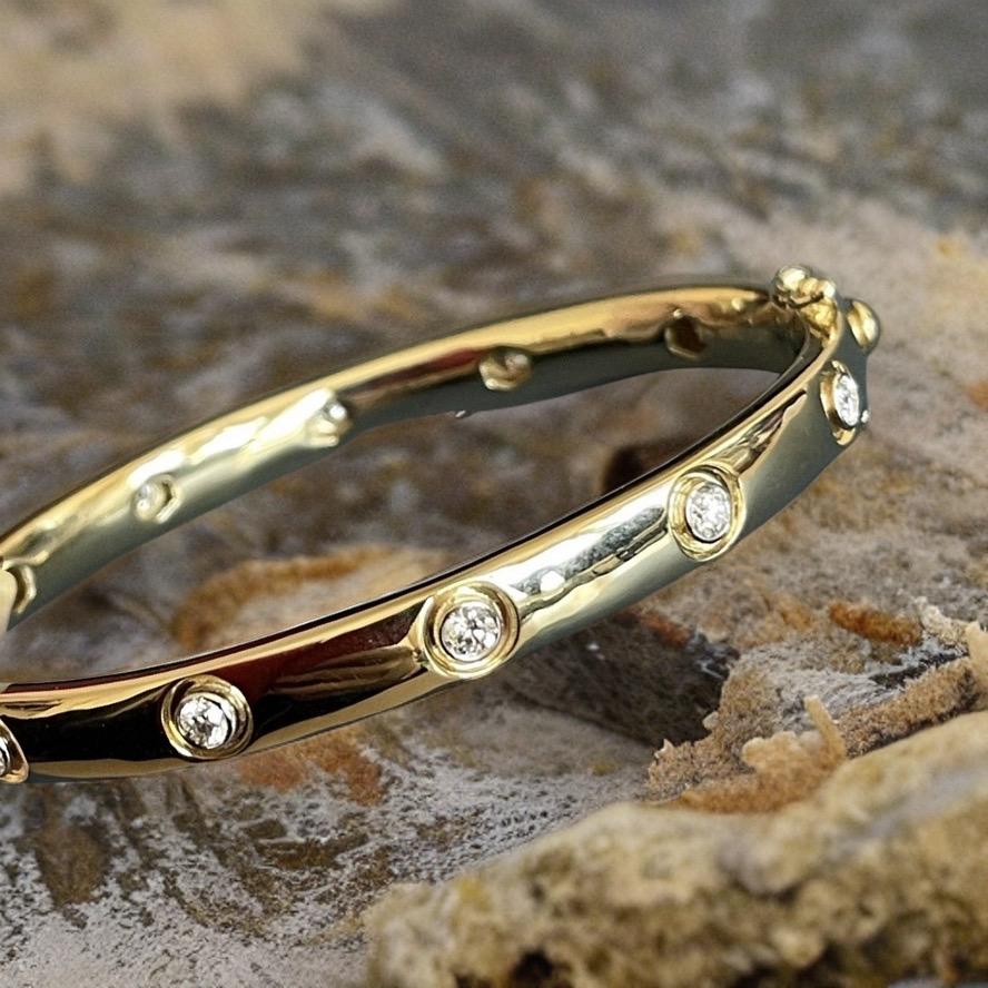 

Fine high jewellery meets classic

Straight from heart of London Hatton Garden

Gorgeous bangle set in over 28gram solid 18ct Gold with solitaire diamonds all around the bangle totalling 1ct

Hallmarked 750

Please study pics for weight and