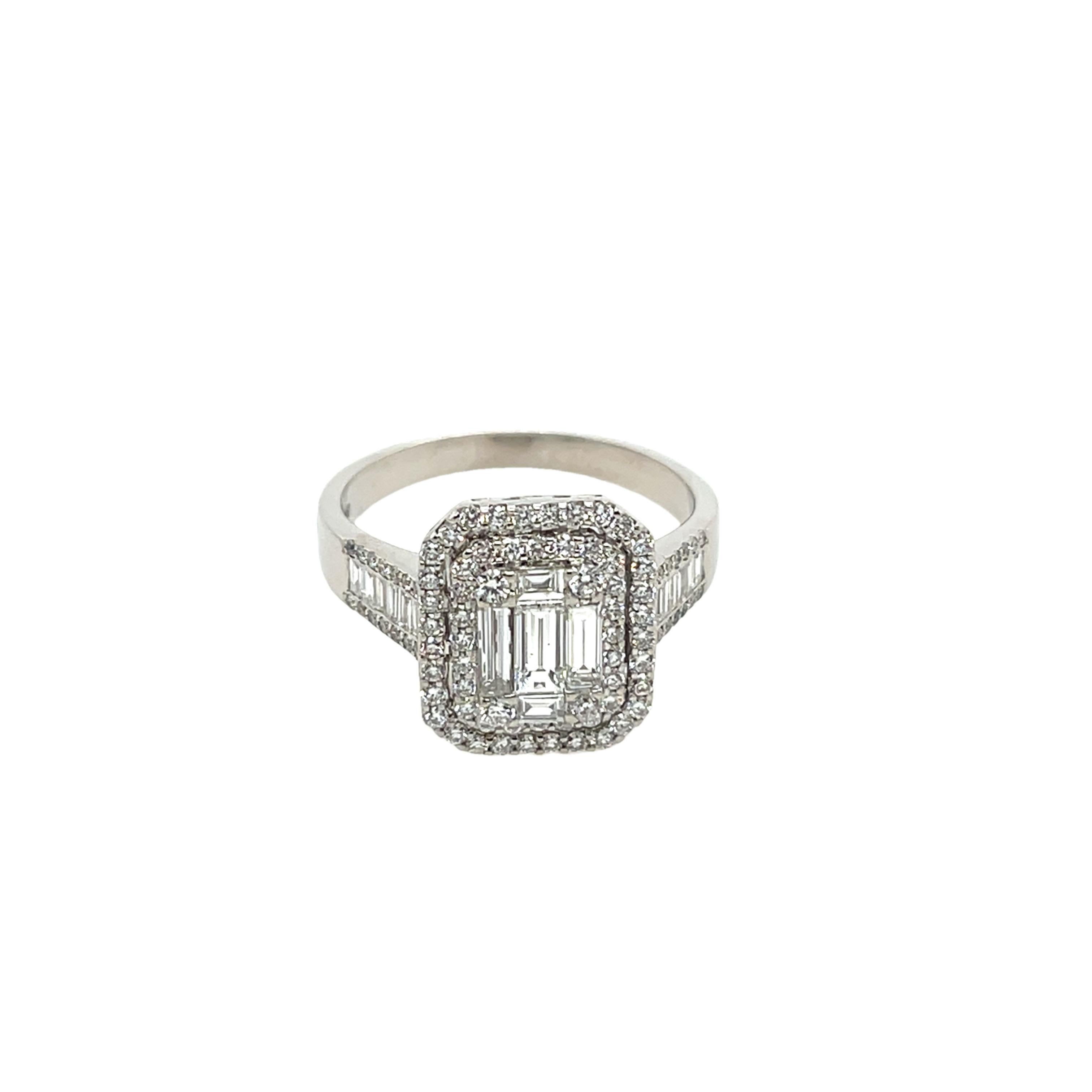 Cette magnifique bague à grappes en or blanc 18 ct est 
serti de 2,06ct de diamants naturels éblouissants. 
Le luxueux design/One offre un maximum de brillance et d'éclat, 
Il s'agit d'une pièce d'apparat parfaite pour toutes les occasions.
Poids