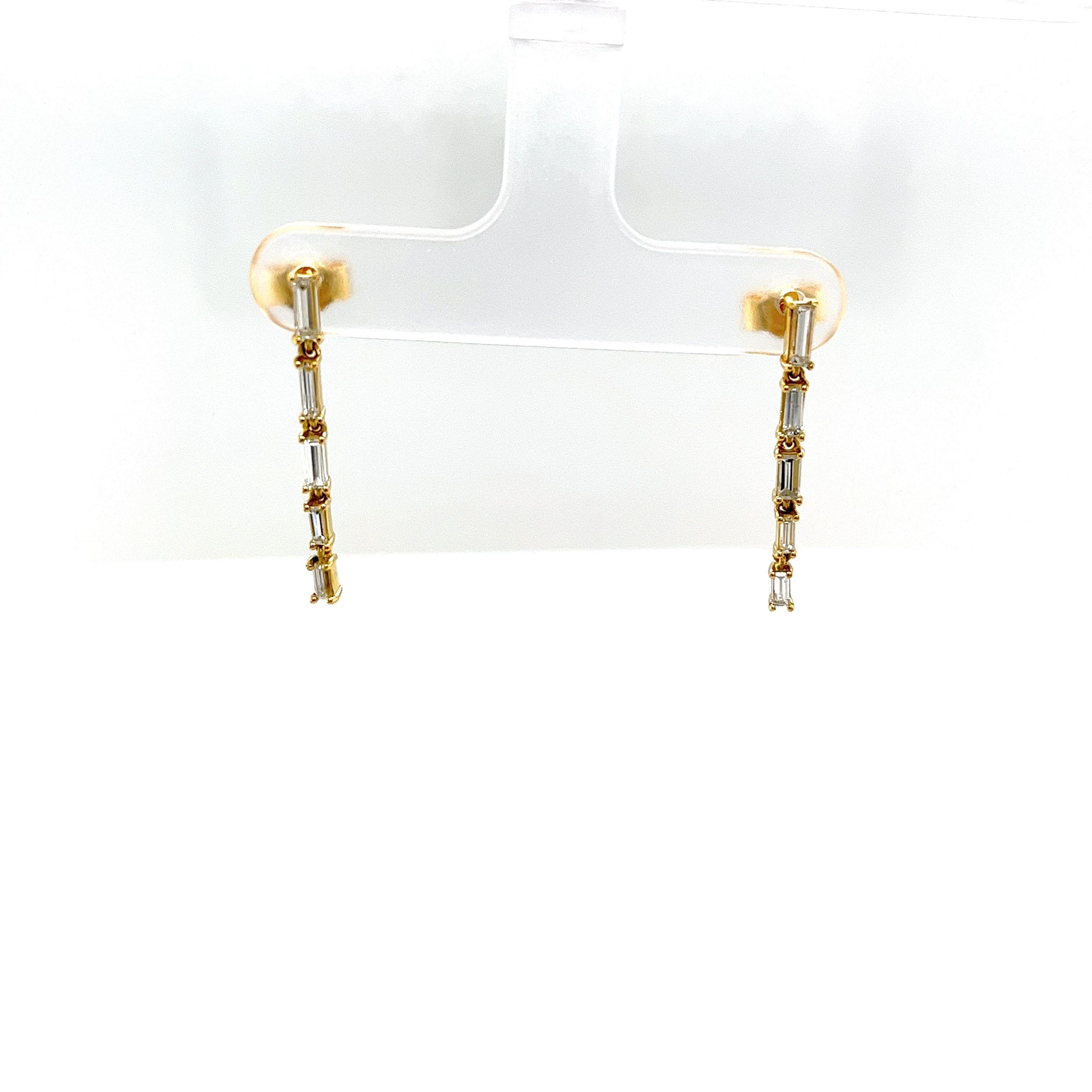 Boucles d'oreilles pendantes en or jaune 18 carats serties de diamants baguettes naturelles de 0,65 carat Pour femmes en vente
