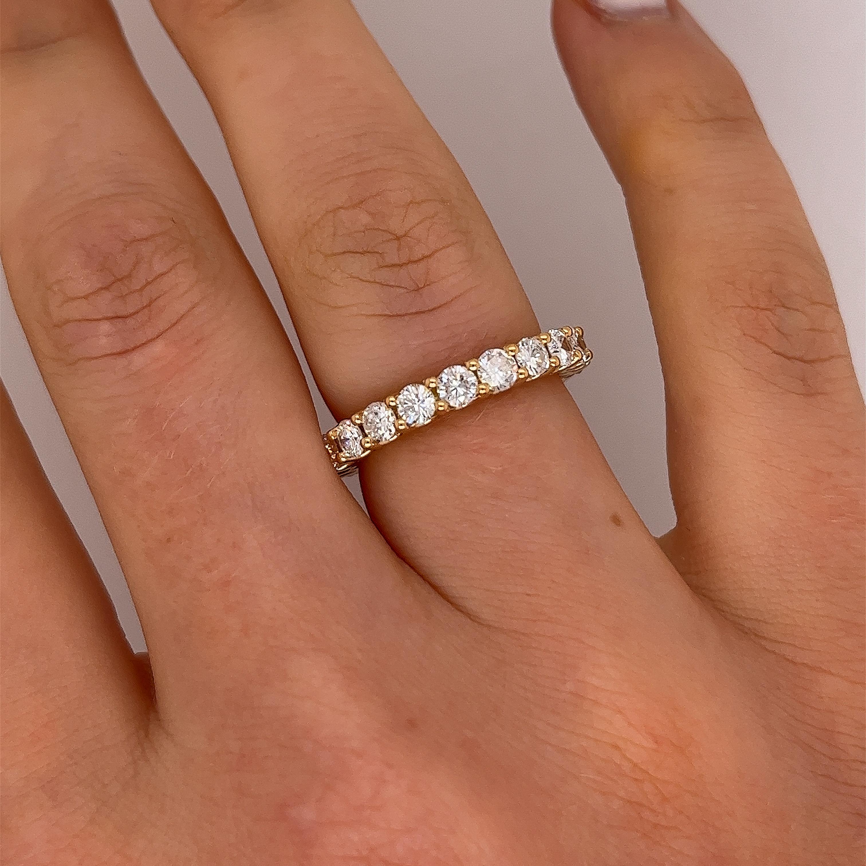 18ct Yellow Gold Diamond Full Eternity Ring Set With 2.35ct G/ VS1 In New Condition For Sale In London, GB