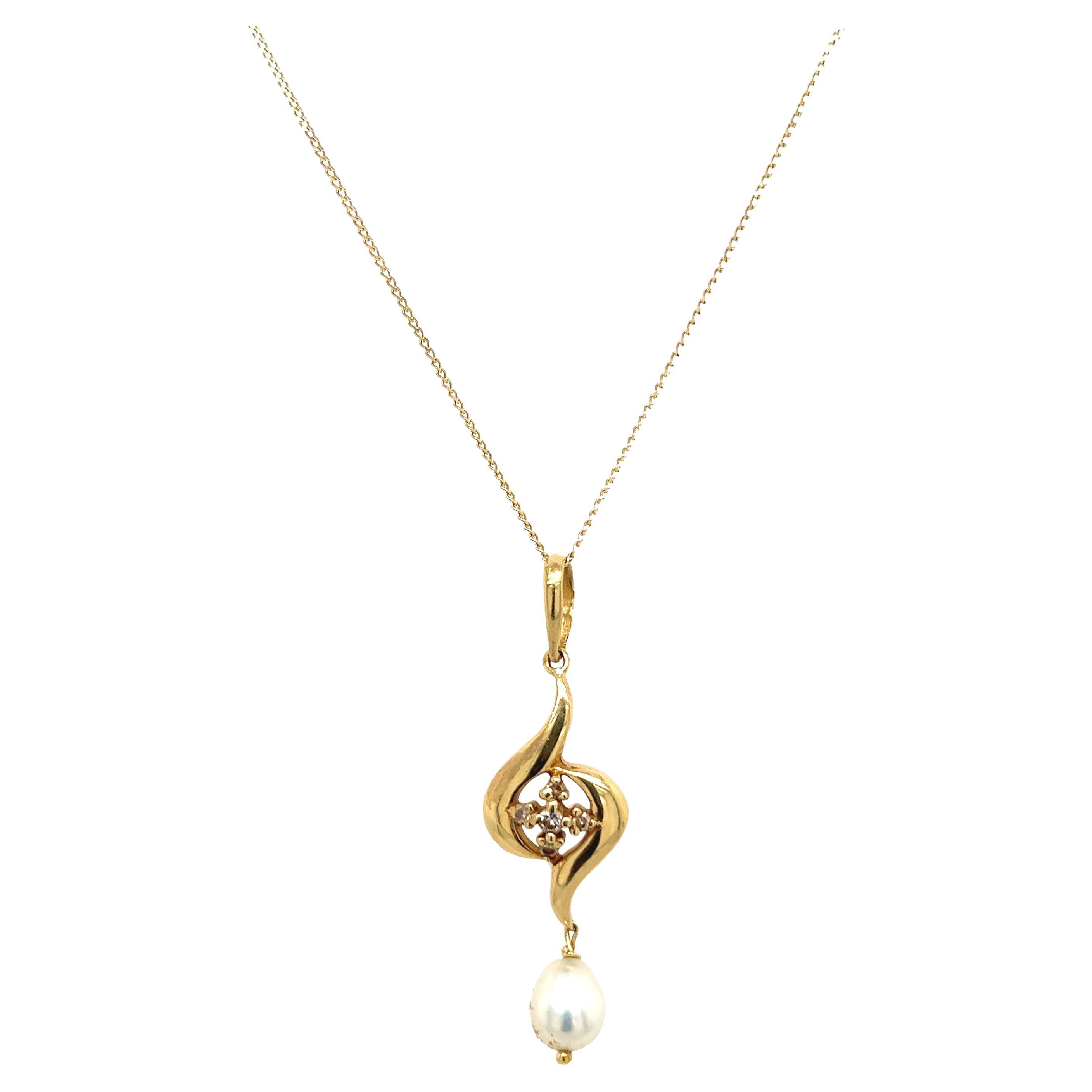 18ct Yellow Gold Diamond & Pearl Pendant Set With 0.05ct Diamonds For Sale