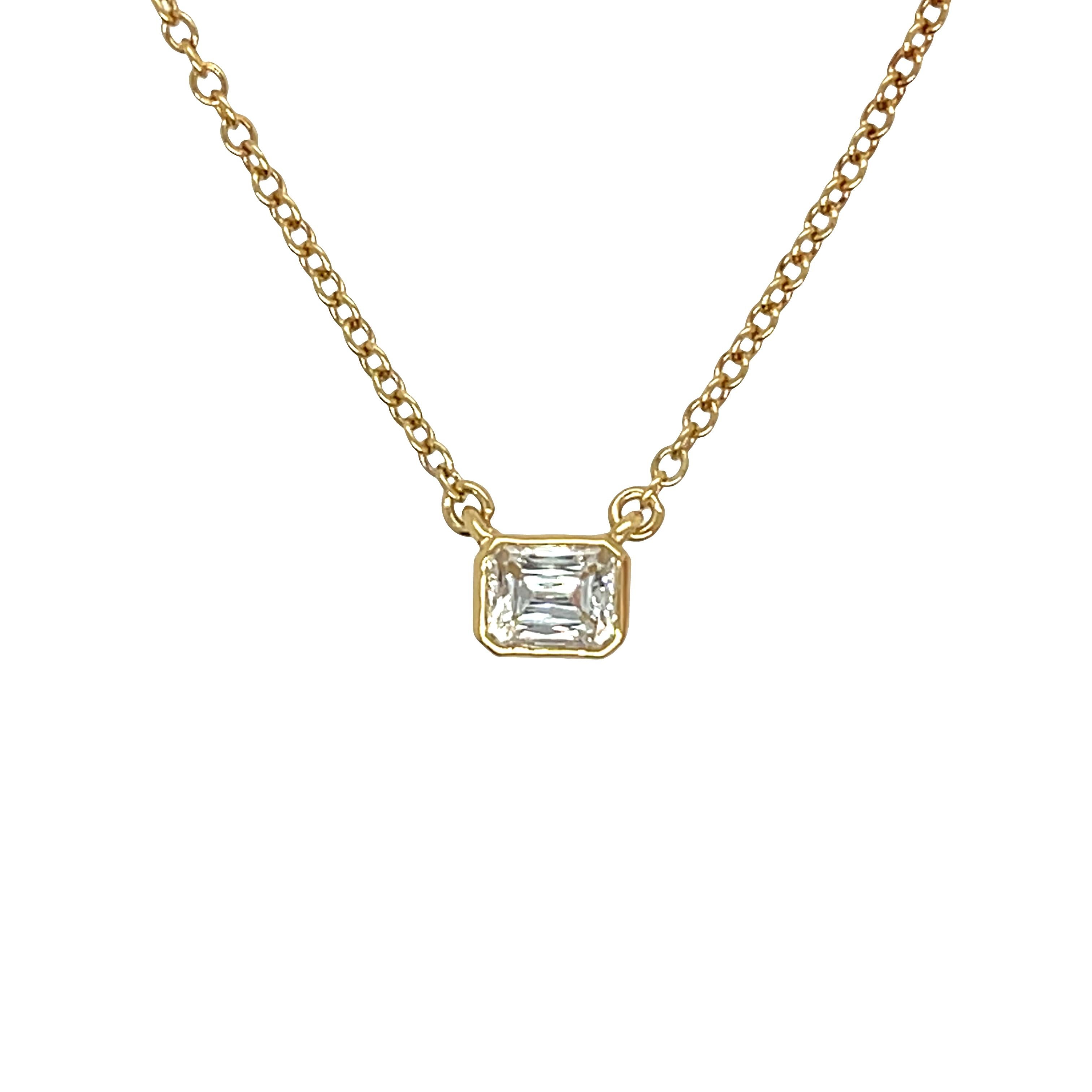 Pendentif en or jaune 18 carats serti d
un diamant taille émeraude de 0,25 carat