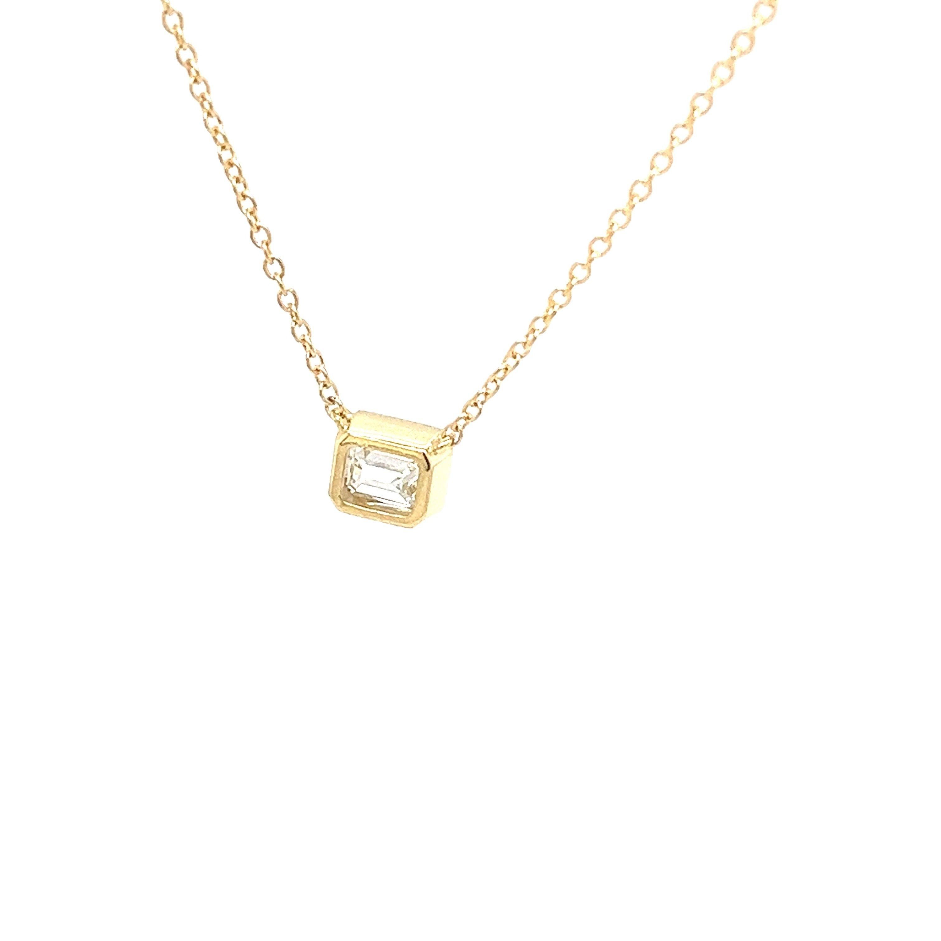 Taille émeraude Pendentif en or jaune 18 carats serti d'un diamant taille émeraude F/VS1 de 0,39 carat en vente
