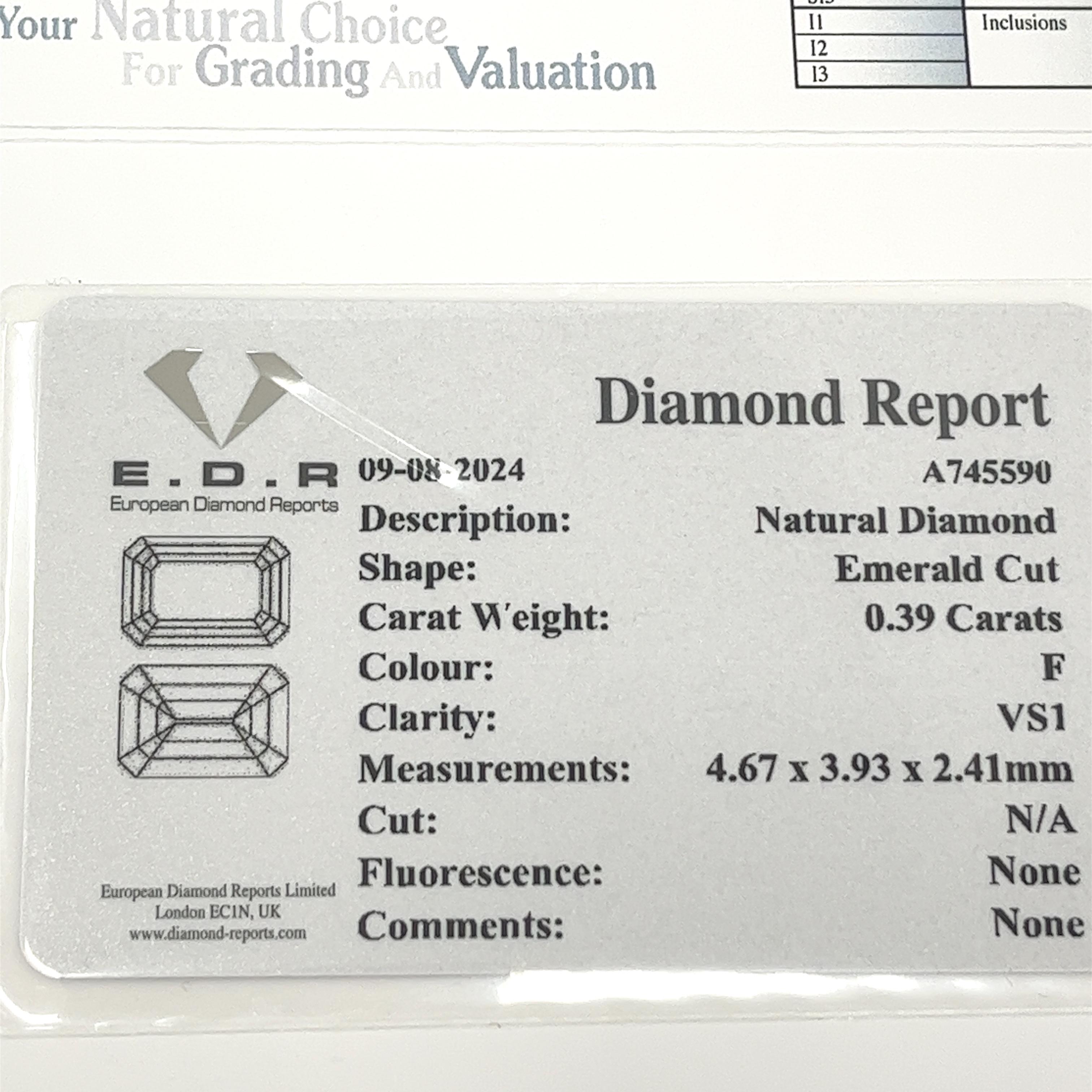 Pendentif en or jaune 18 carats serti d'un diamant taille émeraude F/VS1 de 0,39 carat en vente 3