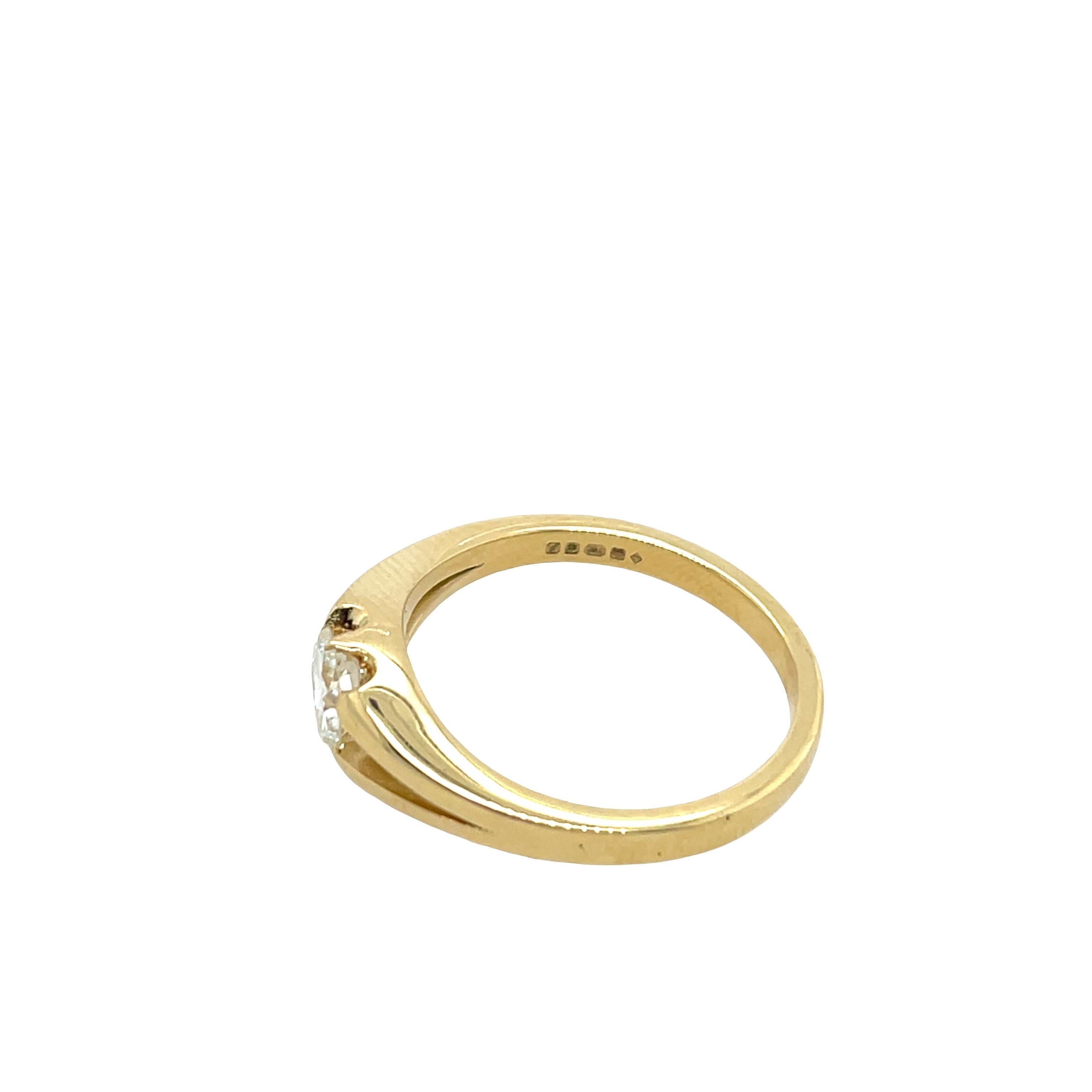 Bague en or jaune 18ct - Diamant rond de 0,52ct K-L / VS Neuf - En vente à London, GB