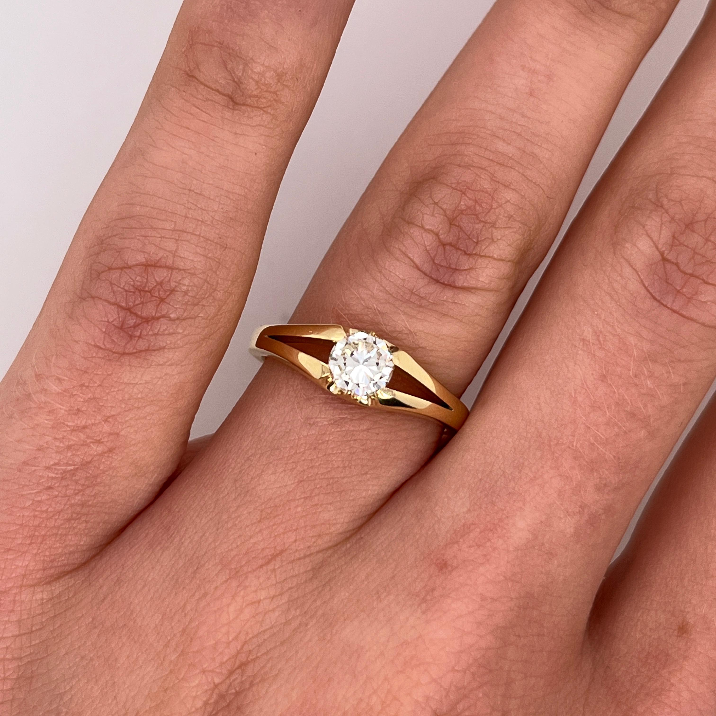 Bague en or jaune 18ct - Diamant rond de 0,52ct K-L / VS en vente 2