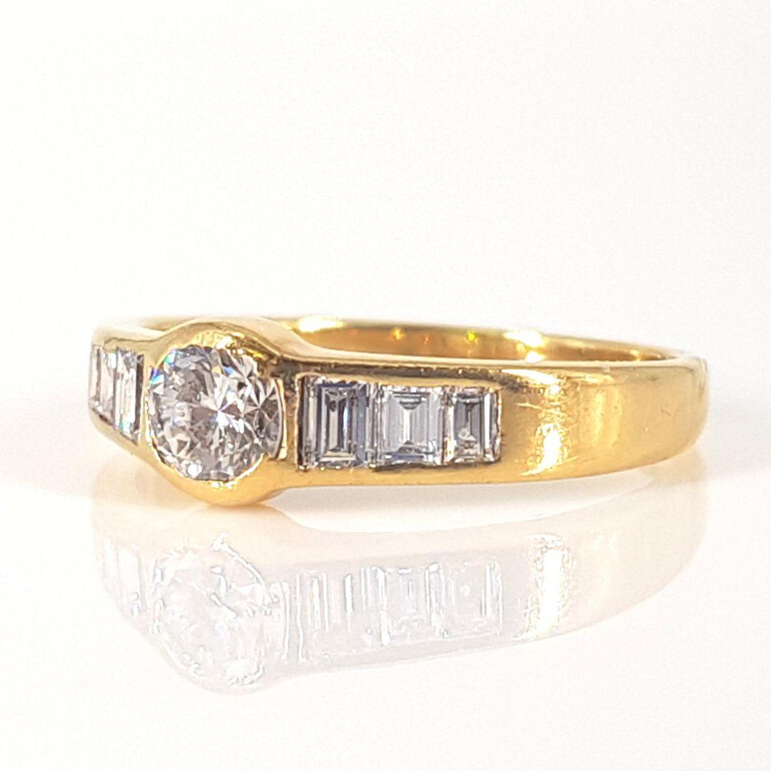 18 Carat Yellow Gold Diamond Ring In Excellent Condition For Sale In Cape Town, ZA
