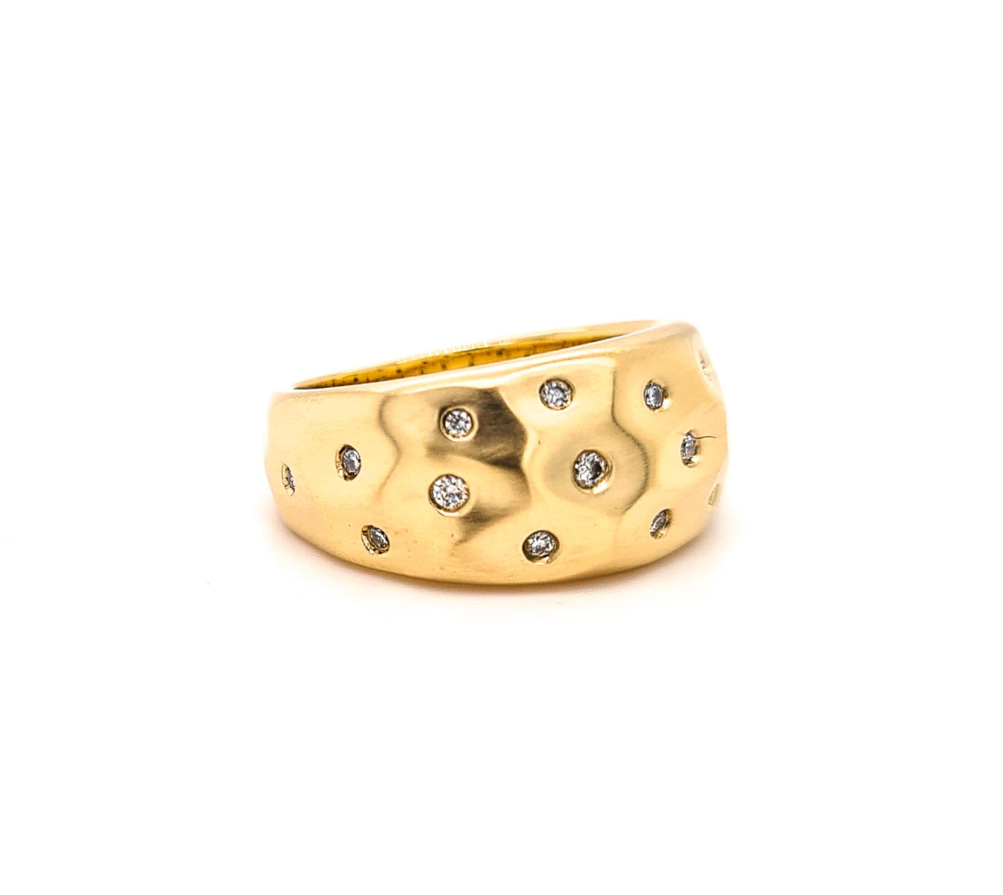 For Sale:  18ct Yellow Gold & Diamond Ring 