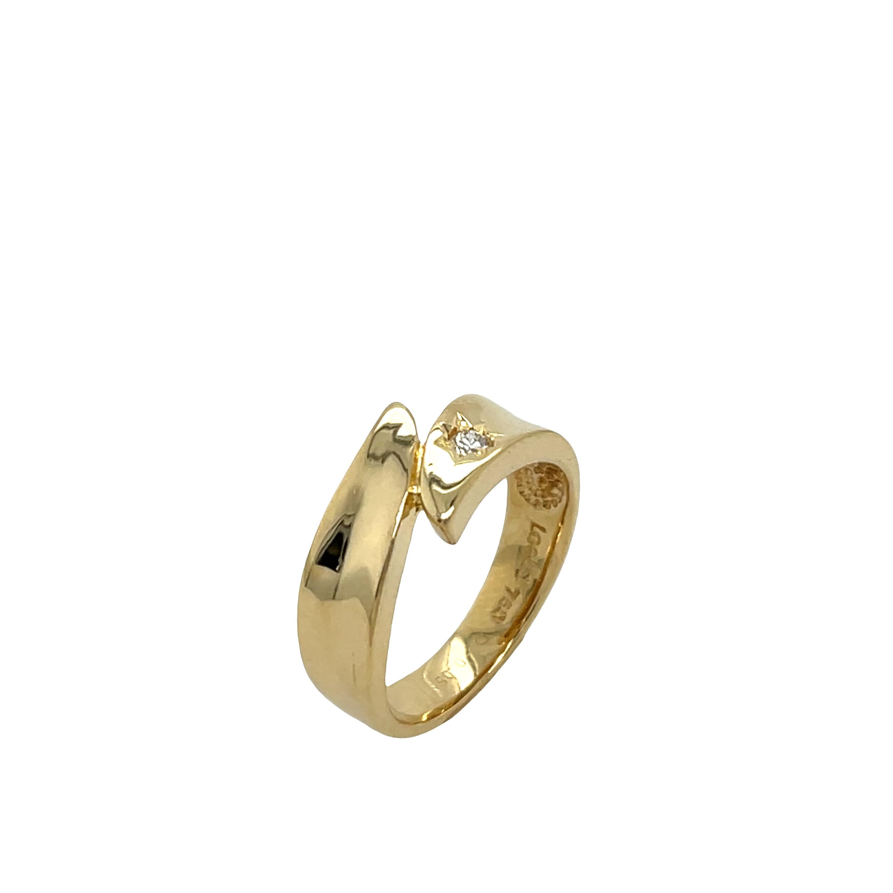 18ct Yellow Gold Diamond Ring, Set With 0.05ct Natural Diamond In Excellent Condition For Sale In London, GB