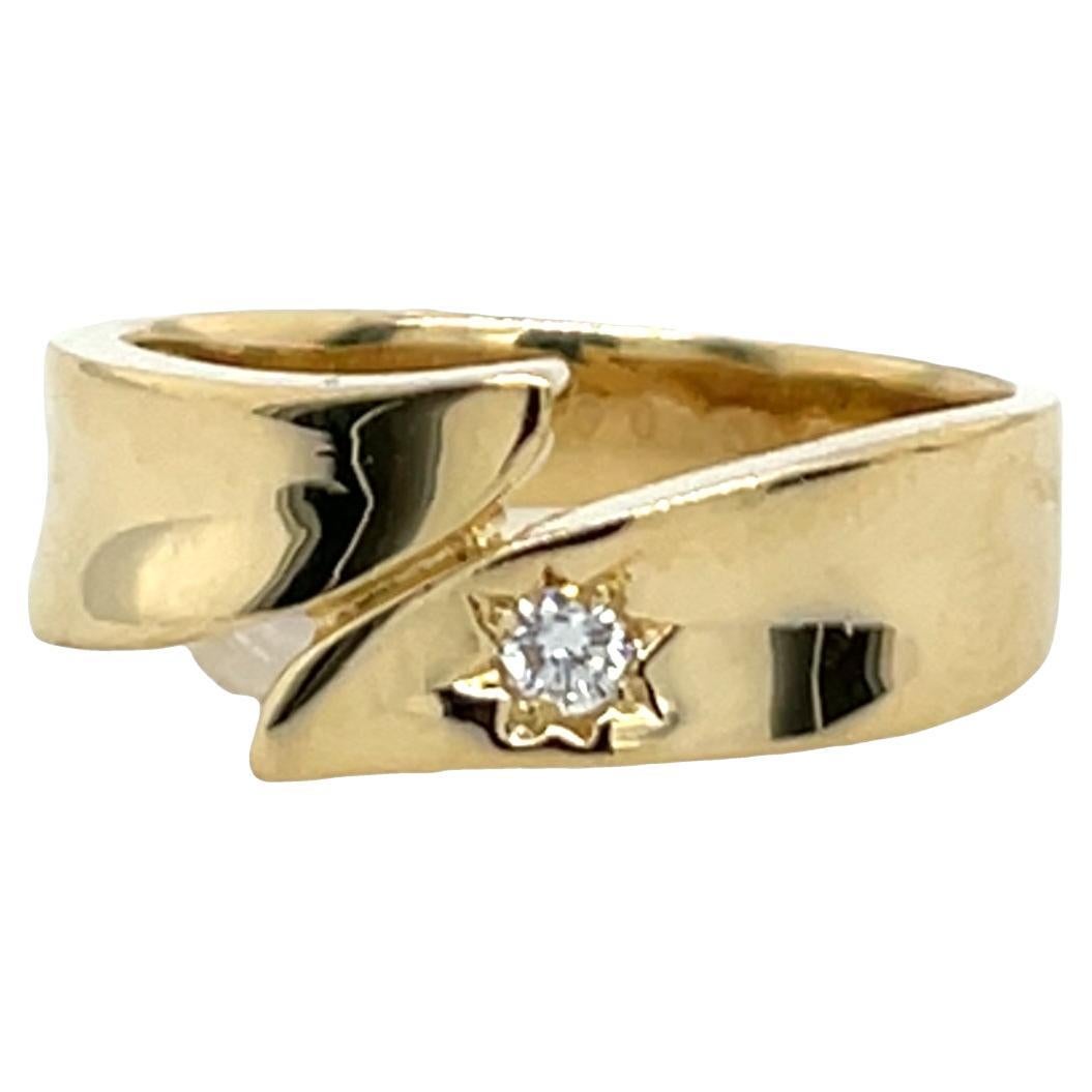 18ct Yellow Gold Diamond Ring, Set With 0.05ct Natural Diamond For Sale