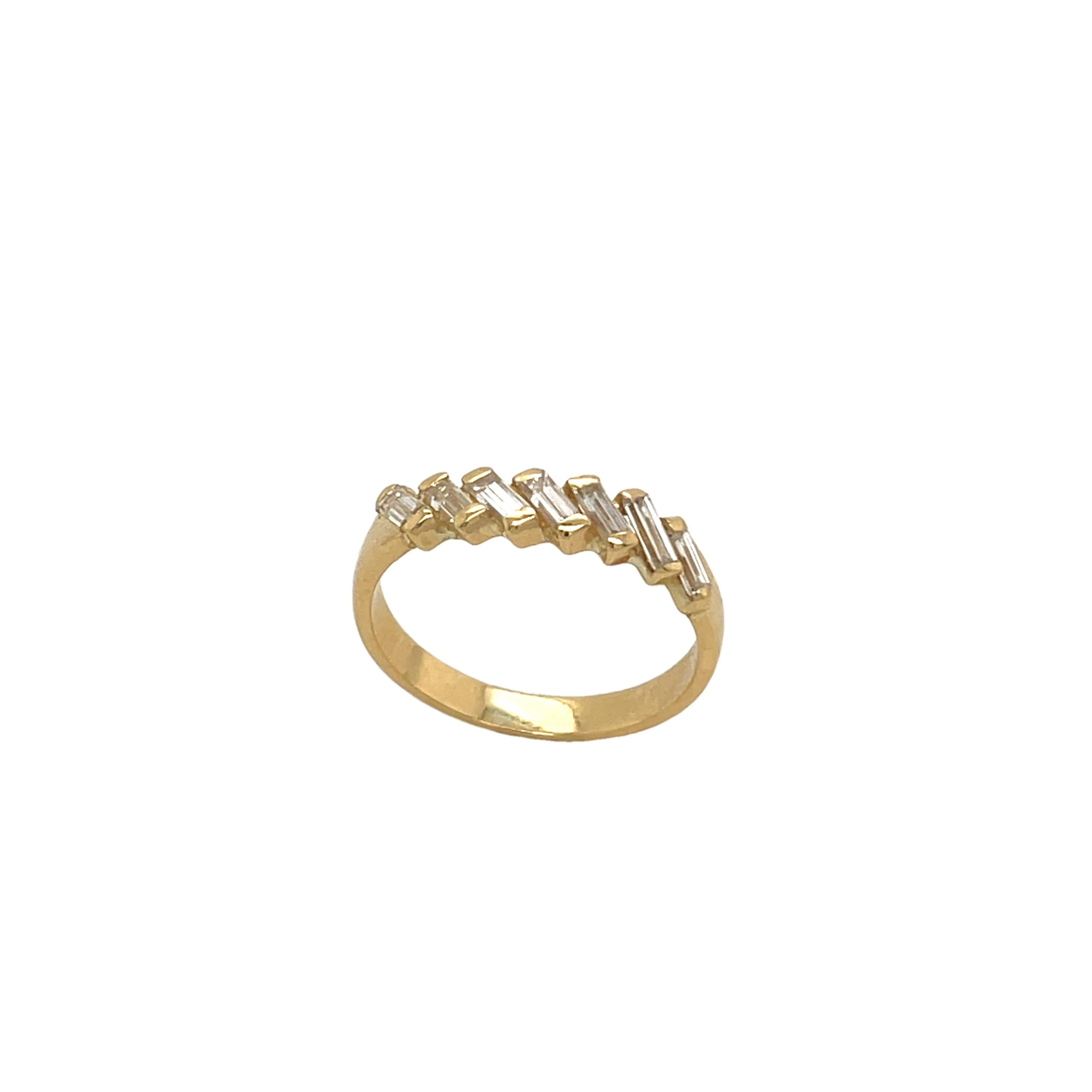 Anello in oro giallo 18ct con diamanti naturali incastonati da 0,65ct in vendita 1