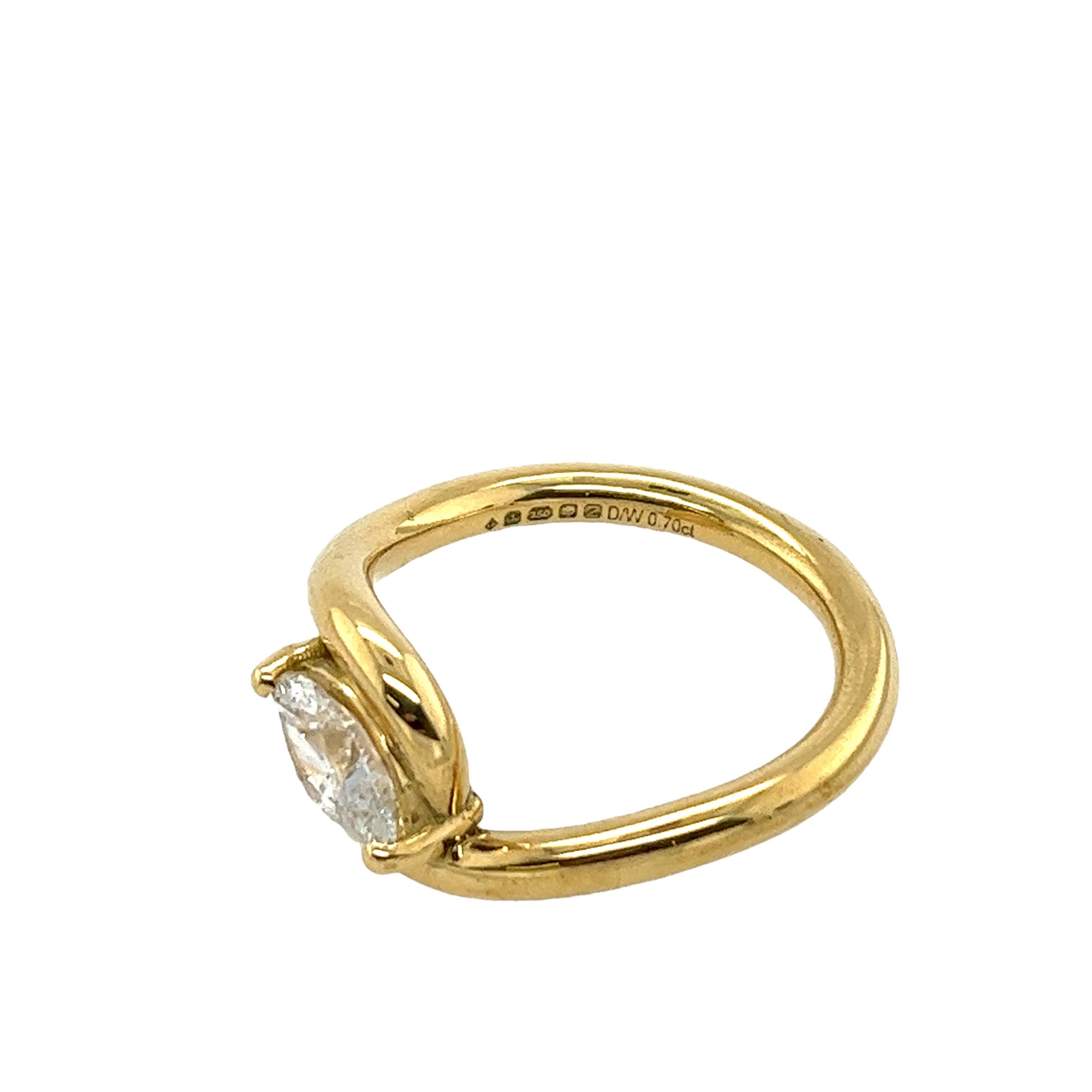 18ct Yellow Gold Diamond Ring Set With 0.70ct D/SI2 Marquise Natural Diamond In New Condition For Sale In London, GB