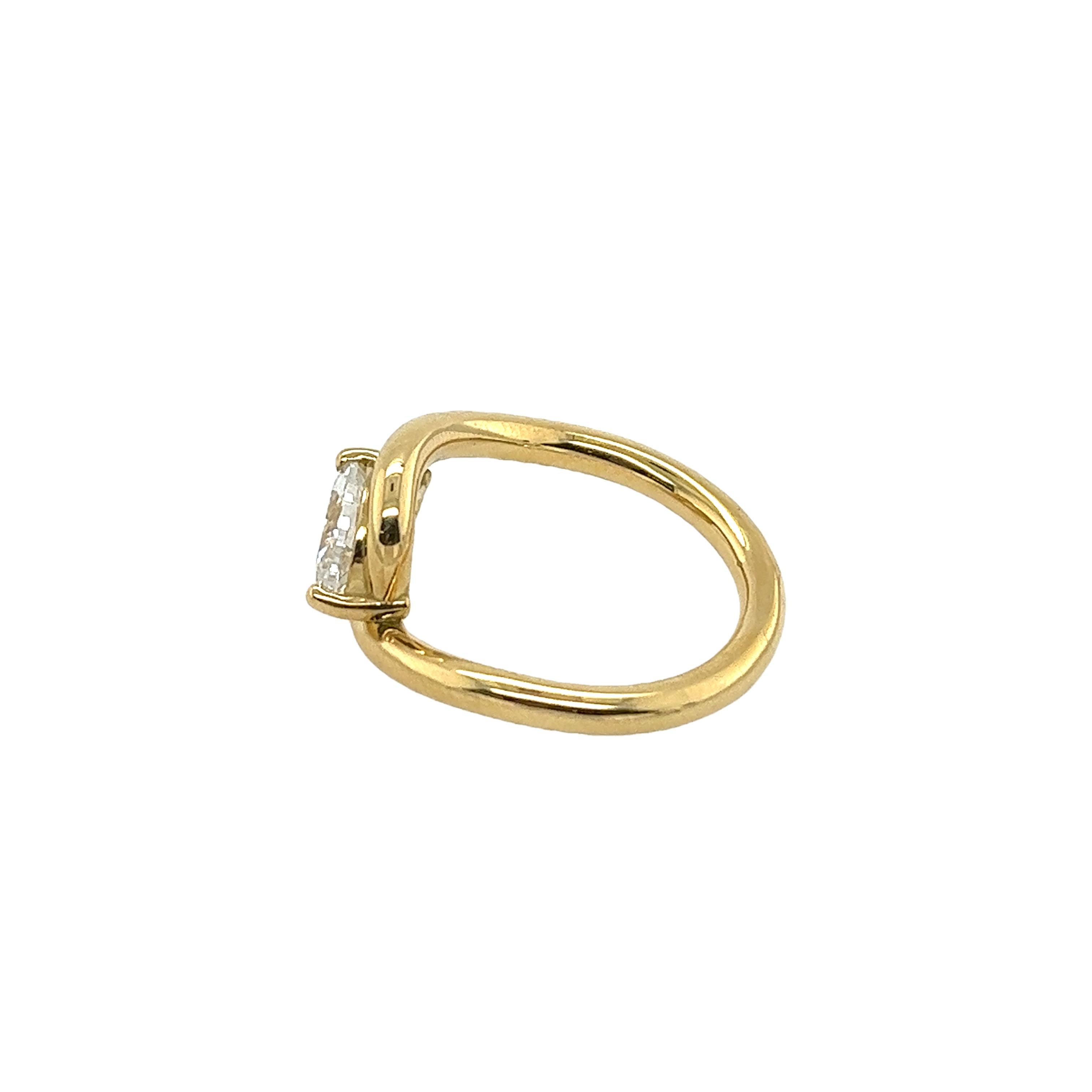18ct Yellow Gold Diamond Ring Set With 0.70ct D/SI2 Marquise Natural Diamond For Sale 1