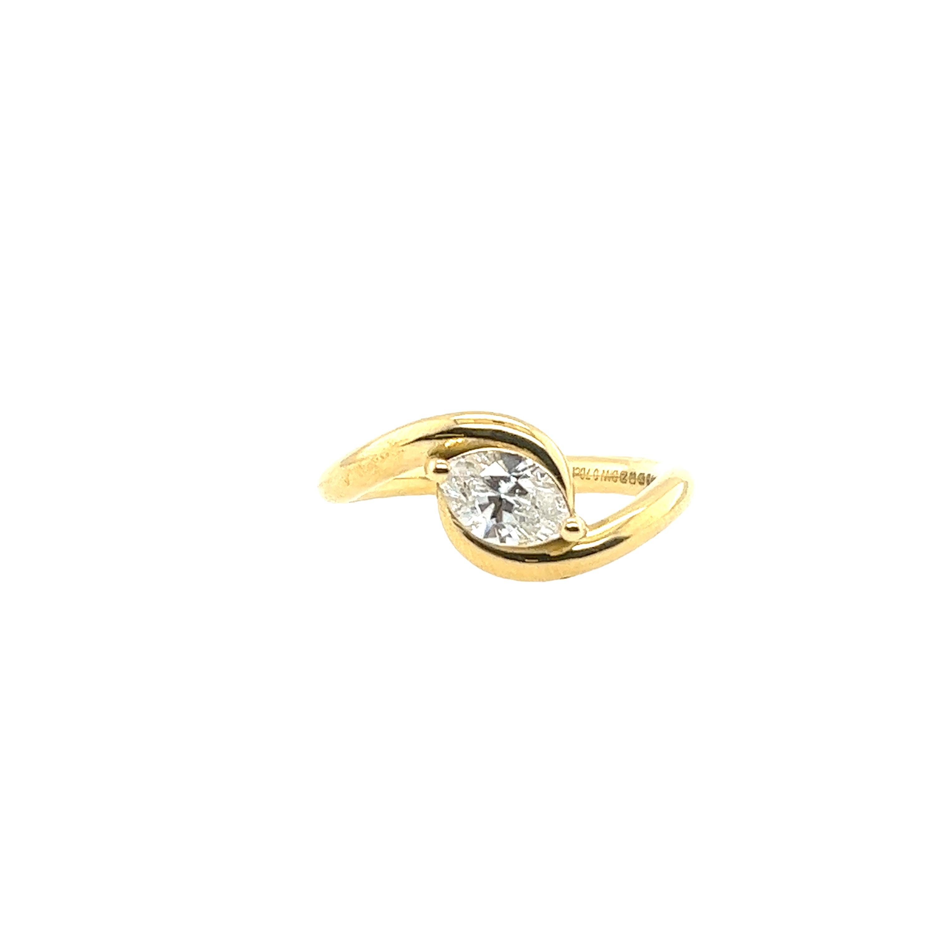 18ct Yellow Gold Diamond Ring Set With 0.70ct D/SI2 Marquise Natural Diamond For Sale 2