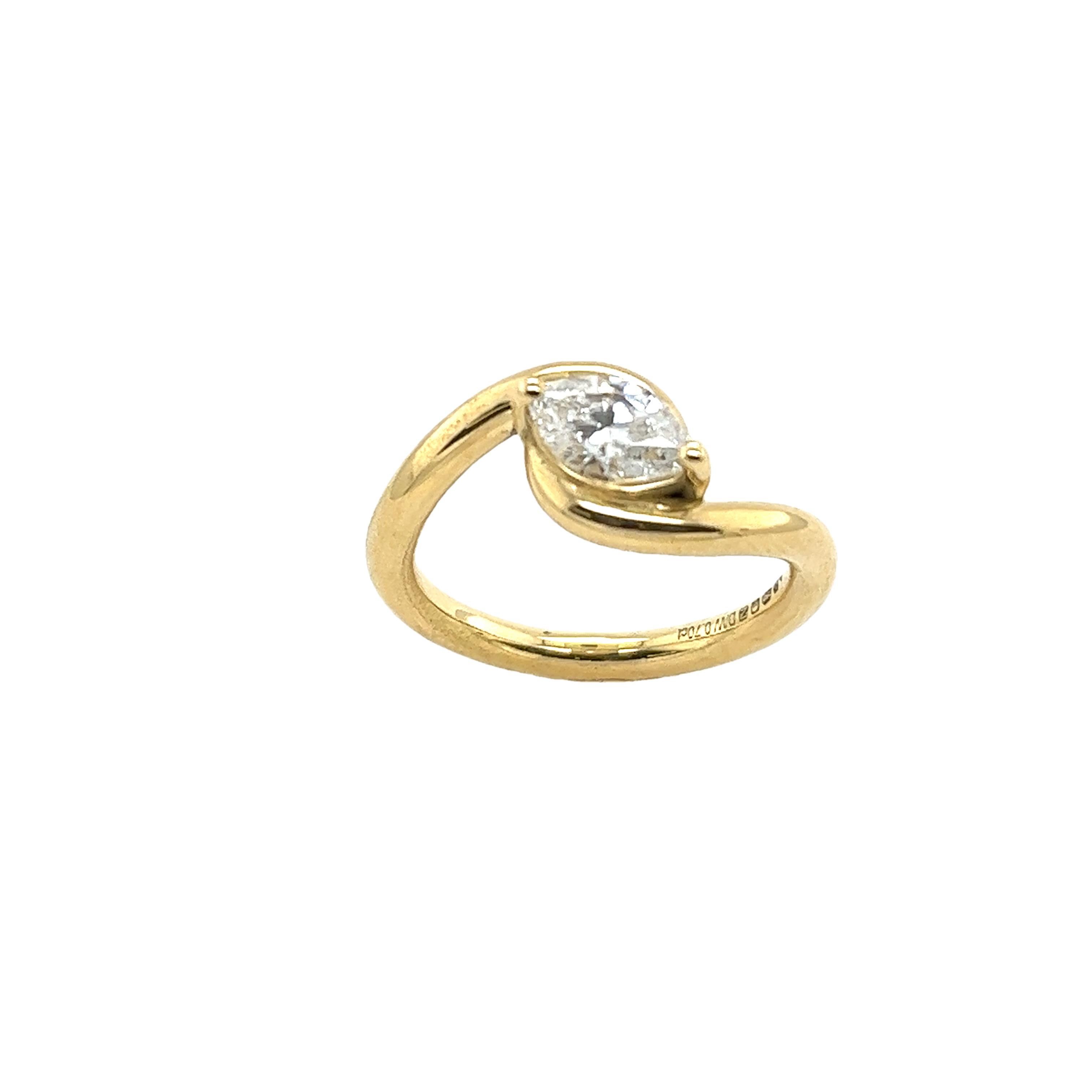 18ct Yellow Gold Diamond Ring Set With 0.70ct D/SI2 Marquise Natural Diamond For Sale 3