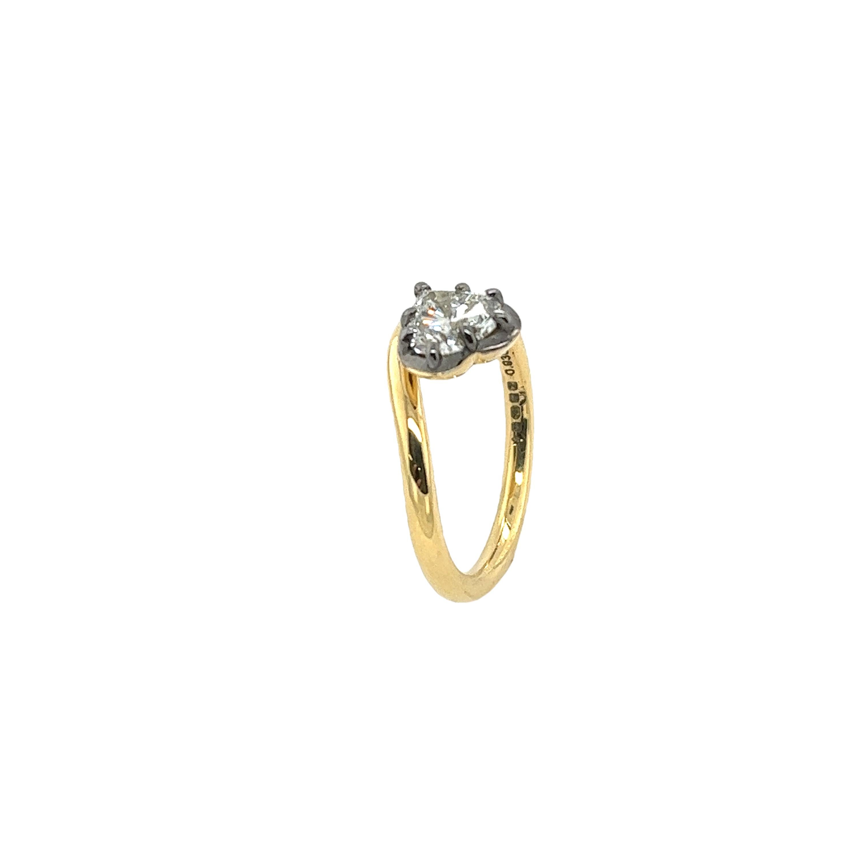 18ct Yellow Gold Diamond Ring Set With 0.93ct H/VS2 Heart Shape Natural Diamond For Sale 3
