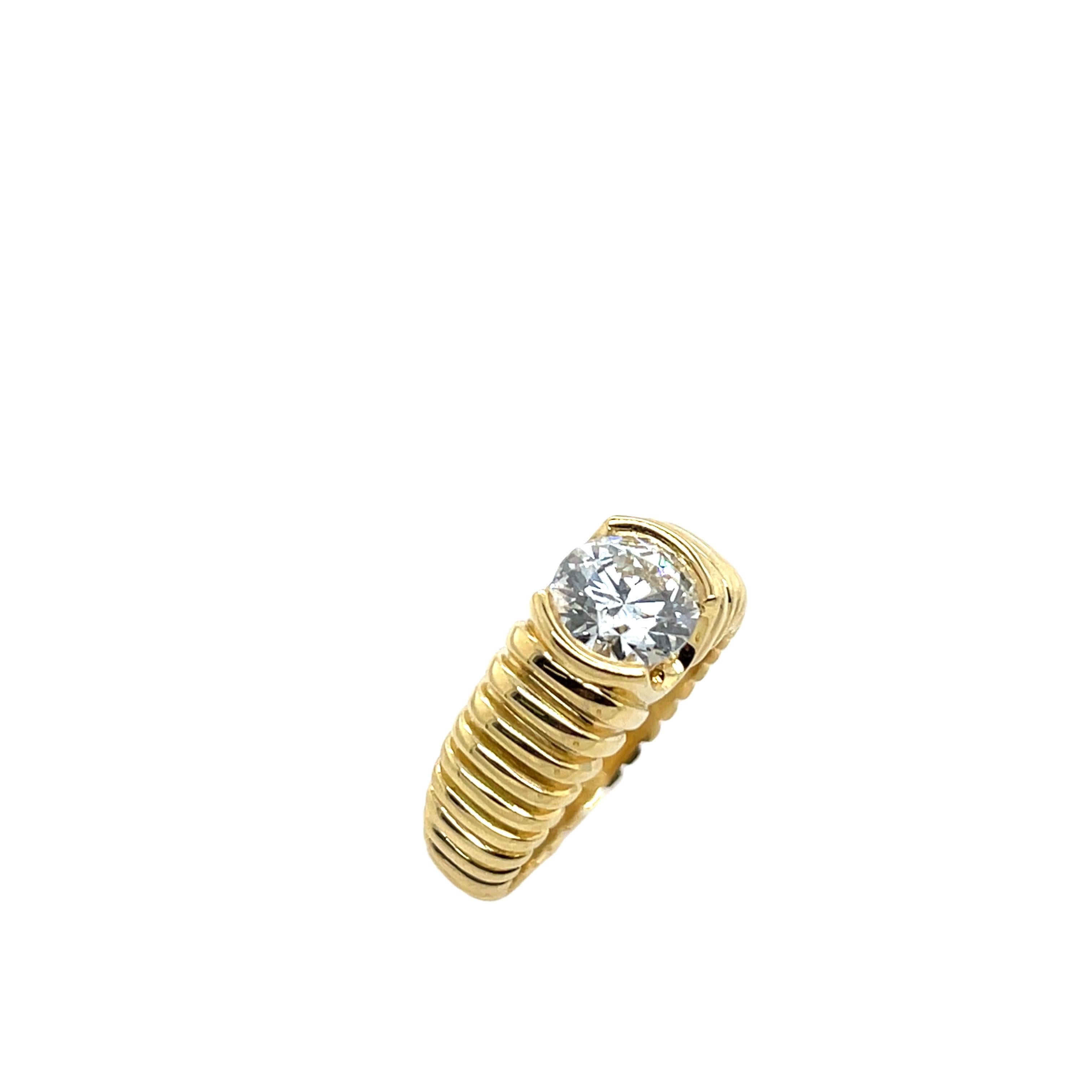 Bague en or jaune 18ct, sertie d'un diamant rond de taille brillant de 1,30ct G/SI1 en vente 3