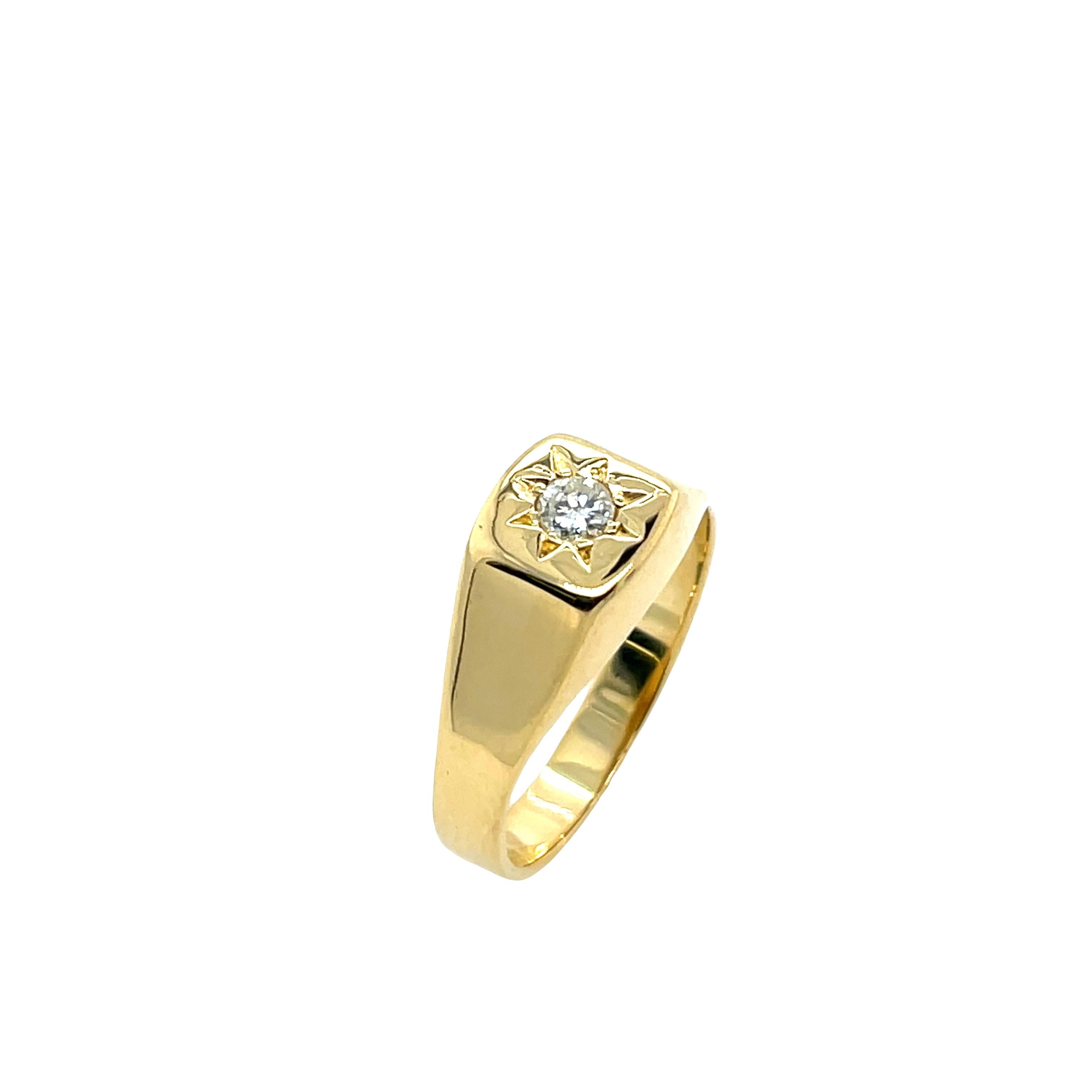 Women's or Men's 18ct Yellow Gold Diamond Ring, Set With a Rose cut Round Diamond For Sale