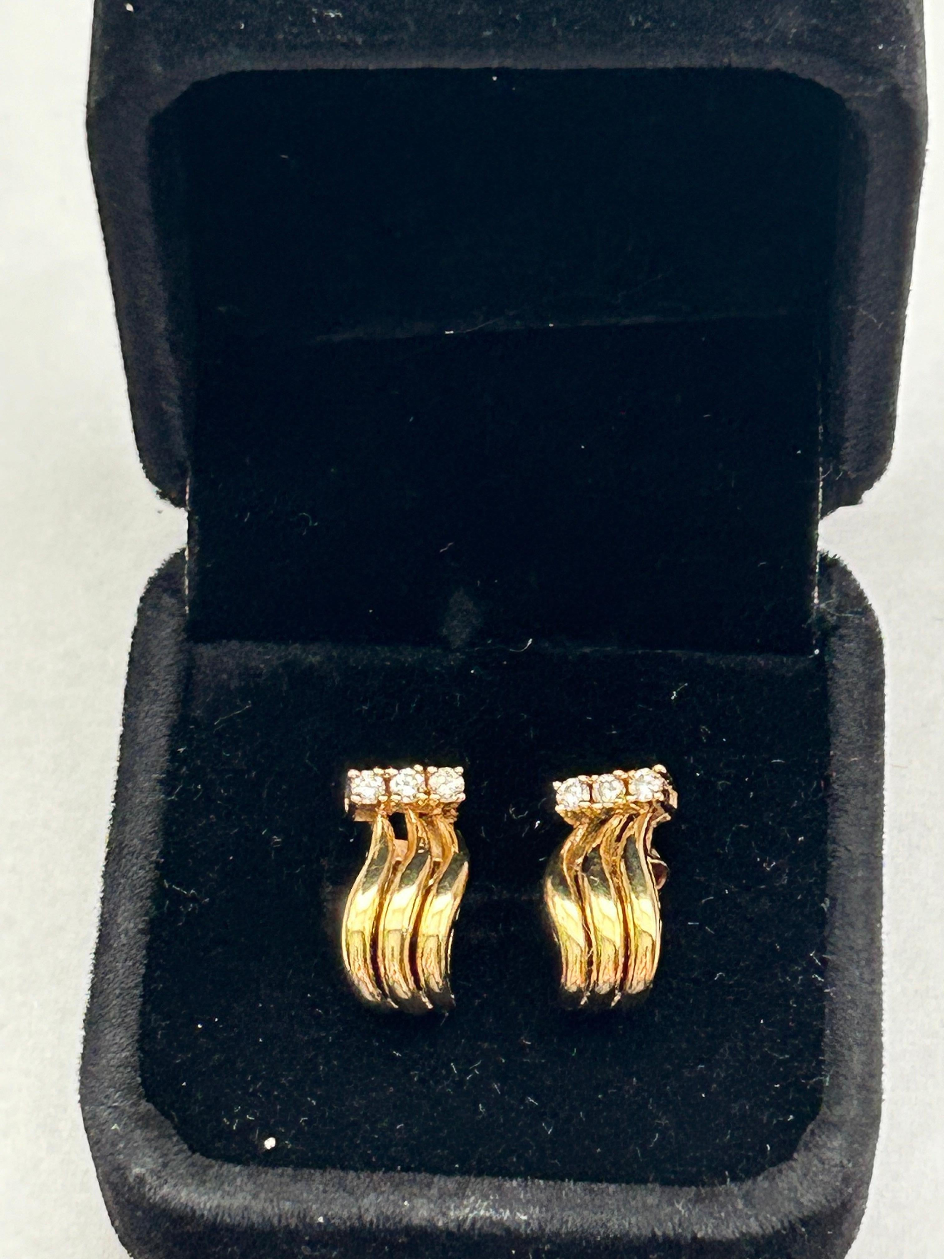 Boucles d'oreilles en or jaune 18 carats serties de diamants Est 0,18 carat, H/SI. Unisexe en vente