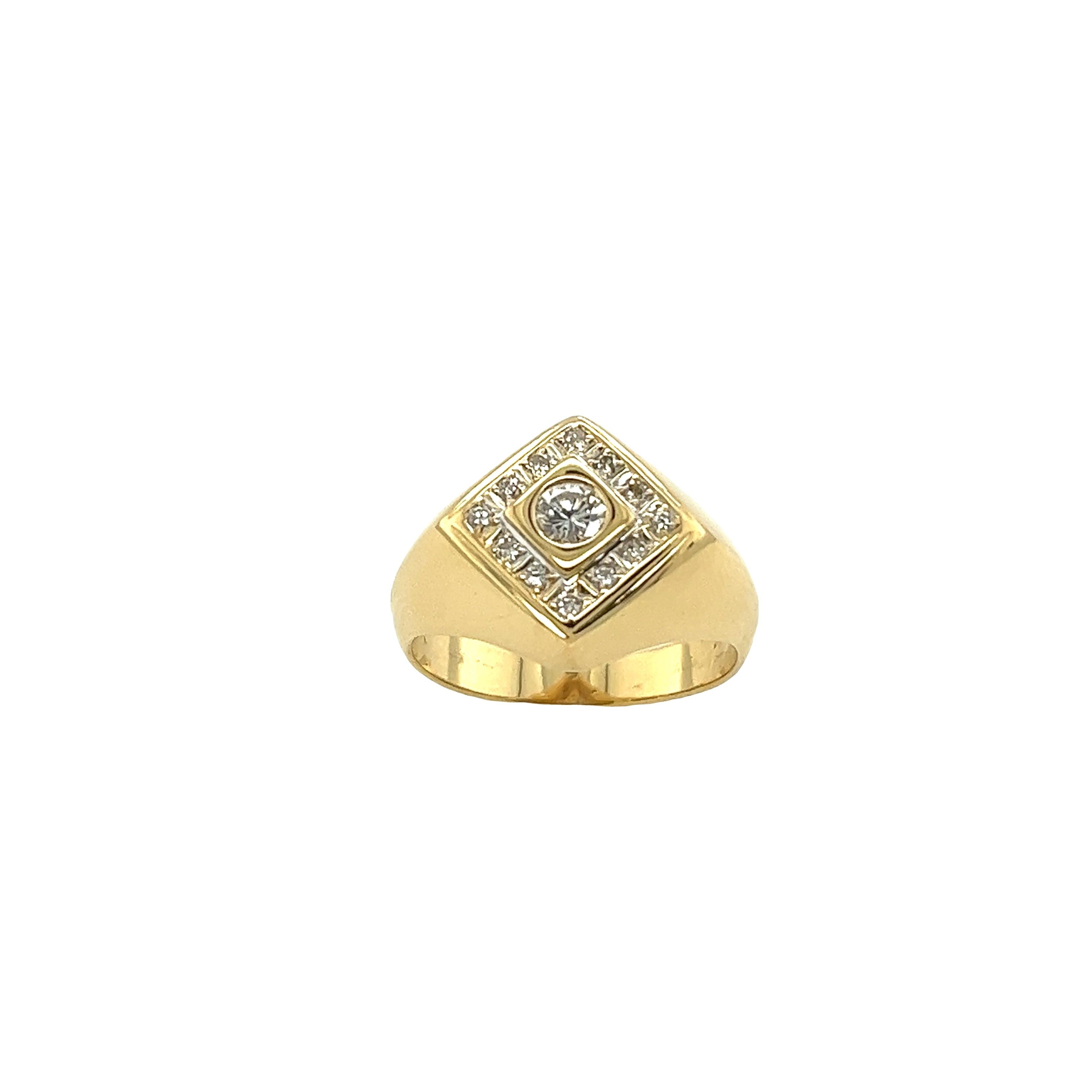18ct Yellow Gold Diamond Signet Dress Ring Set With 0.30ct diamonds In Excellent Condition For Sale In London, GB