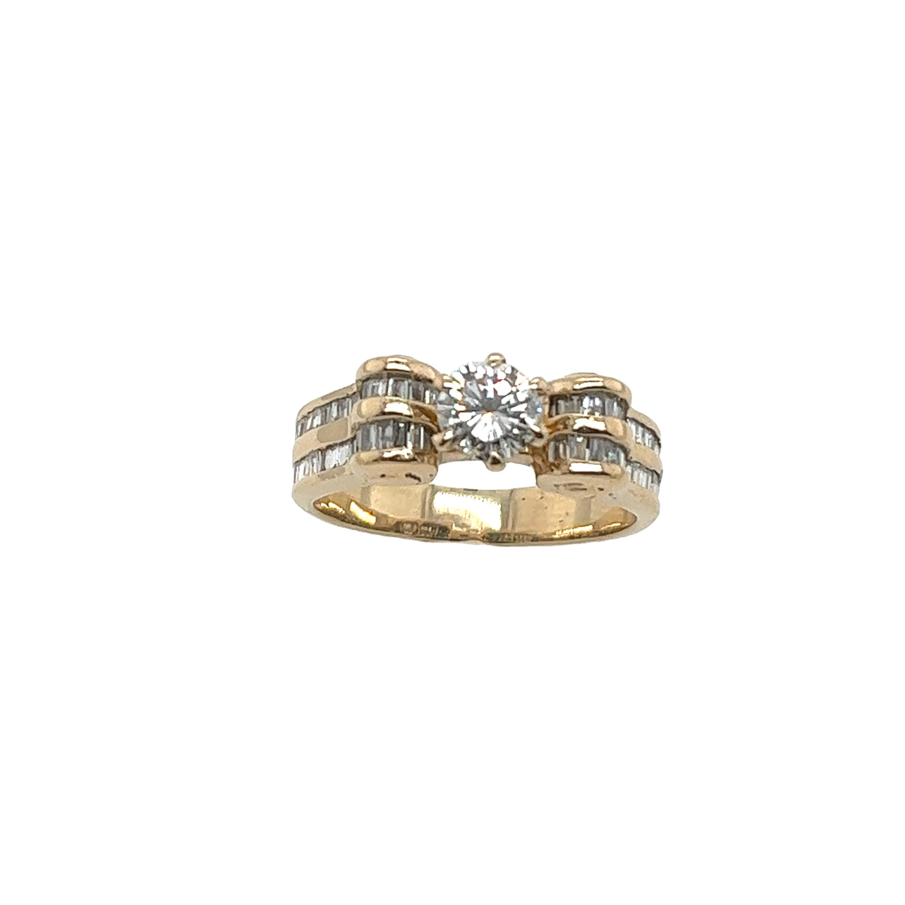 18 Karat Gelbgold Diamant Solitär-Ring mit 0,58 Karat rundem Diamant und 0,43 Karat rundem Diamant im Zustand „Hervorragend“ in London, GB