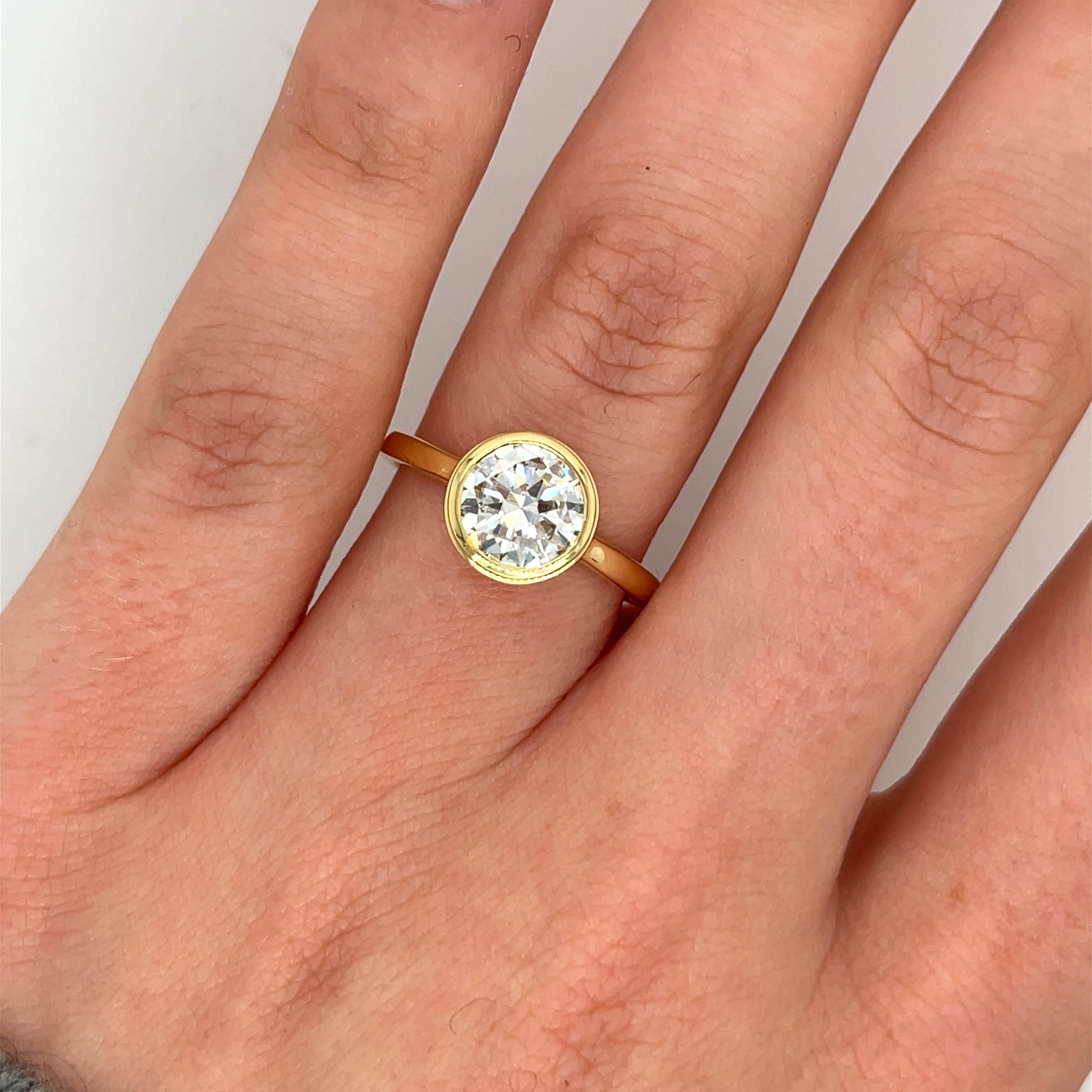 14 Karat Roségold & Platin Diamantring, mit 0,38 Karat rundem Diamanten besetzt im Zustand „Hervorragend“ in London, GB