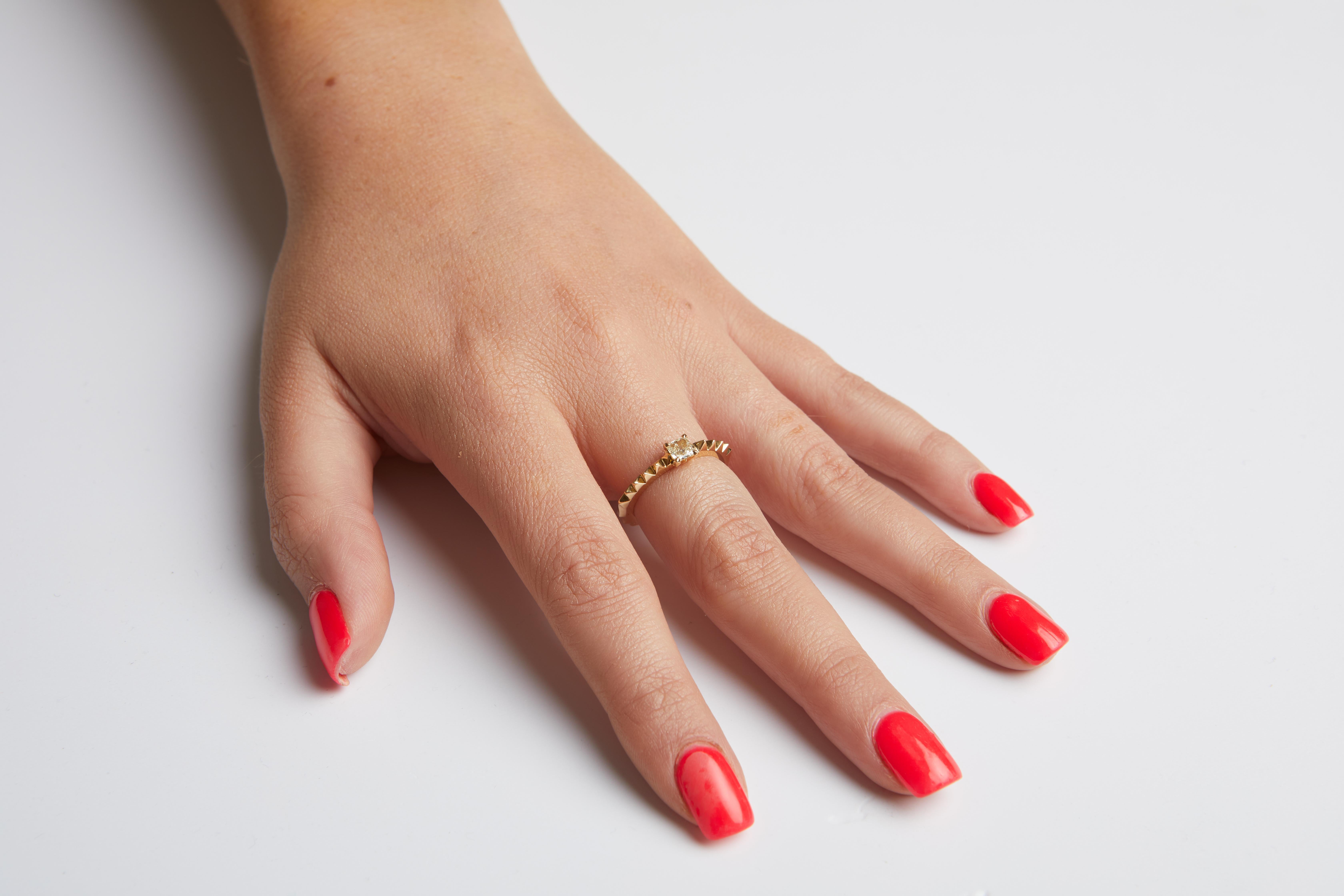 18 Karat Gelbgold & Diamant Spike-Ring (Zeitgenössisch) im Angebot