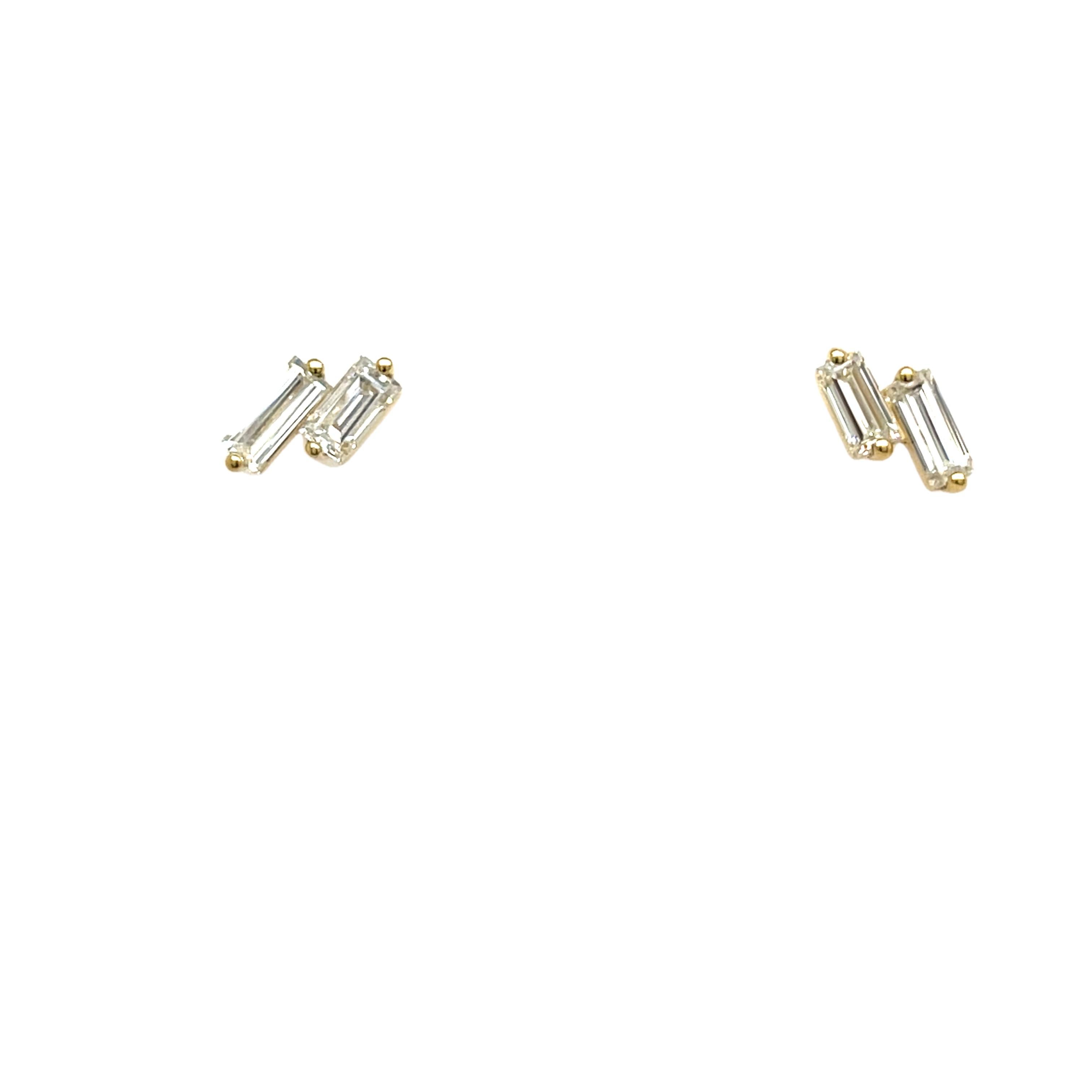 Taille baguette Clous d'oreilles en or jaune 18 carats sertis de diamants baguettes de 0,60 carat en vente