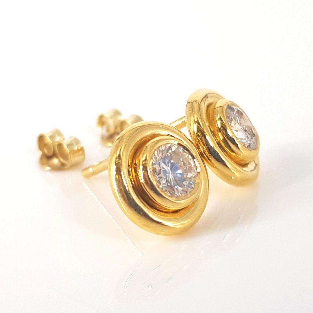 Modern
Item Attributes
Weight:			4 gram
Metal Colour: 		Yellow Gold
Metal:			18ct
Stone Attributes
Number of Stones:	2 X Diamond 
Total weight:                    0.39ct
Cut:                                    Round brilliant Cut
Colour:            