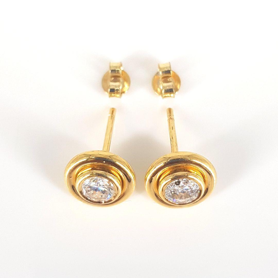 18 Carat Yellow Gold Diamond Studs In Good Condition For Sale In Cape Town, ZA