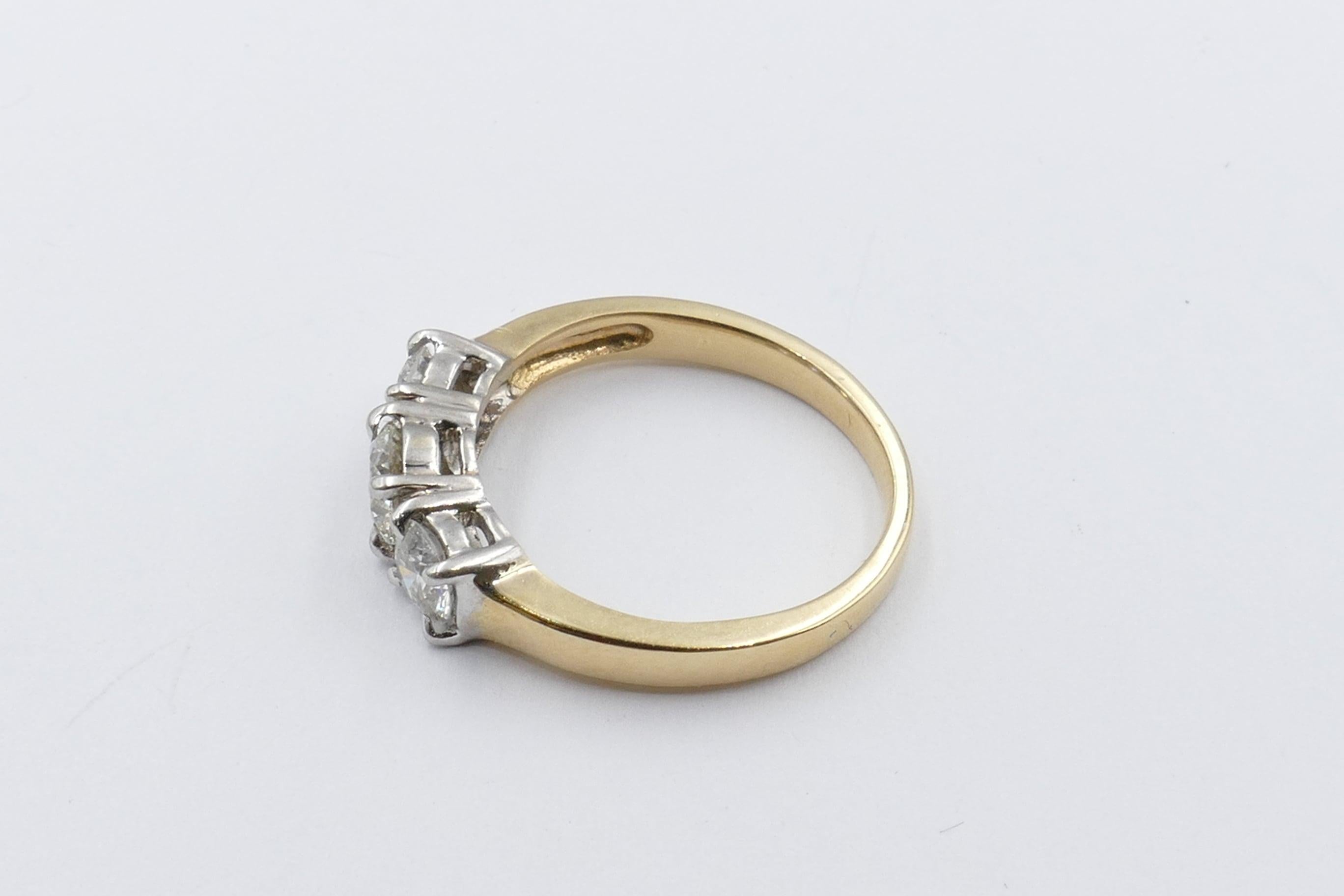 18 Carat Yellow Gold Diamond Trilogy Ring In Excellent Condition For Sale In Splitter's Creek, NSW