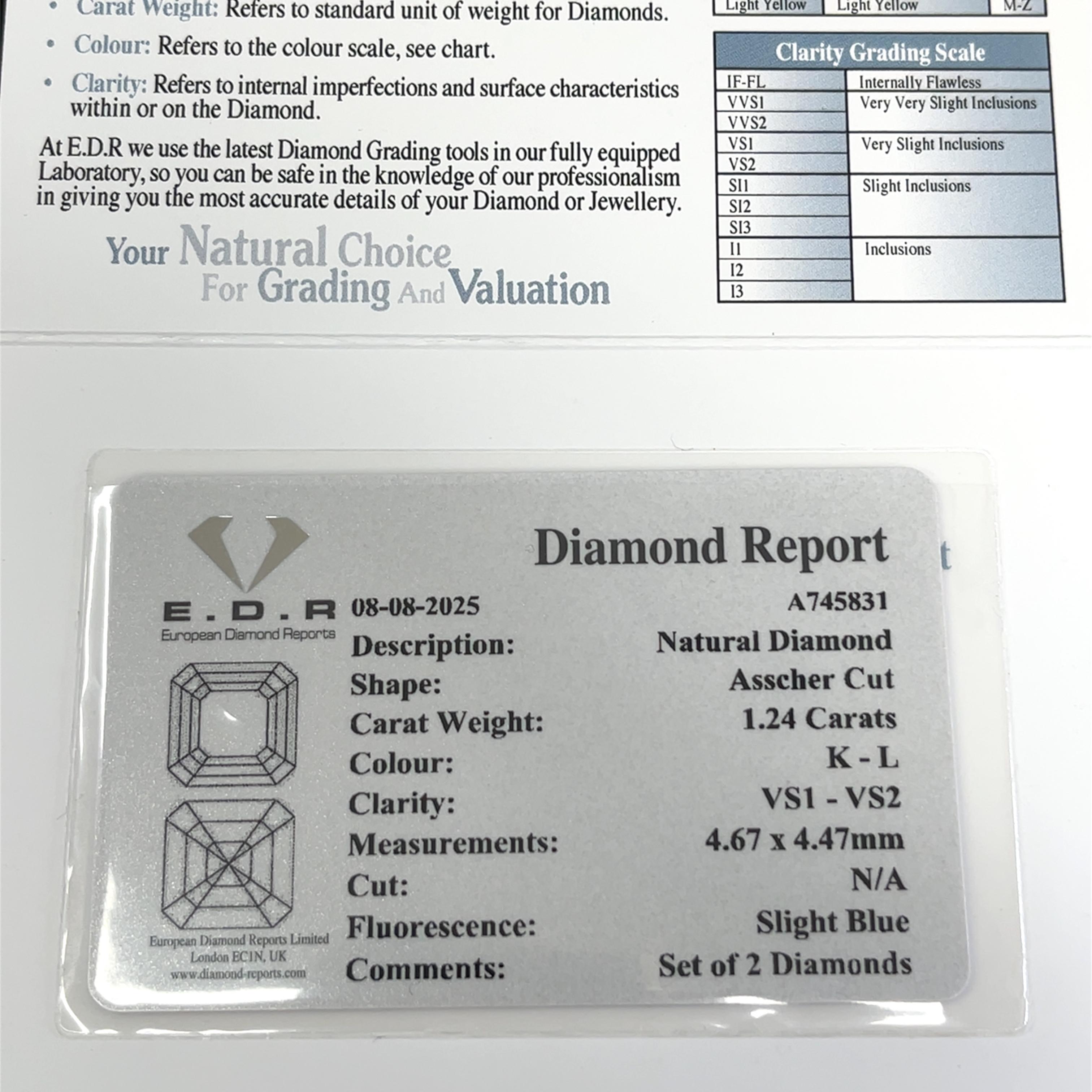 Ein elegantes Paar Ohrringe aus 18-karätigem Gelbgold, an denen jeweils ein funkelnder Diamant im Asscher-Schliff hängt. Die Diamanten haben zusammen ein Gewicht von 1,24 Karat und sorgen für ein raffiniertes und zugleich auffälliges Design mit