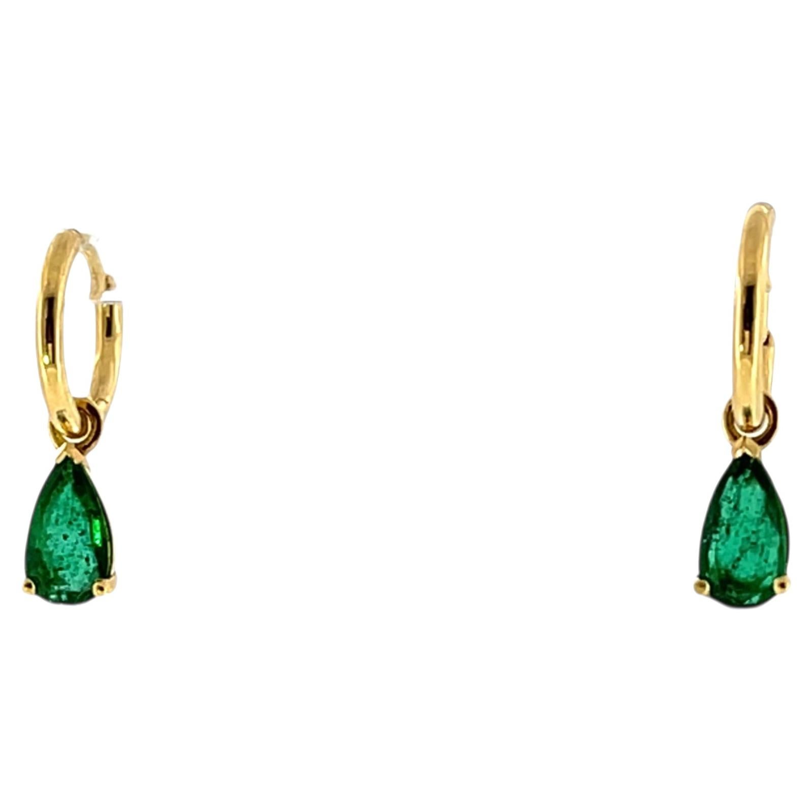 18ct Gelbgold Ohrringe mit 2 birnenförmigen natürlichen Smaragden