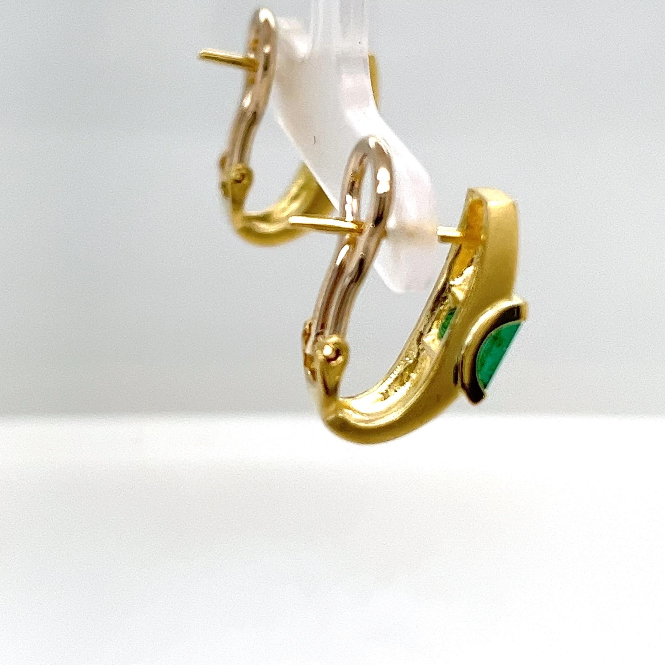 Ohrringe aus 18 Karat Gelbgold mit 2 quadratischen natürlichen Smaragden im Zustand „Hervorragend“ im Angebot in London, GB