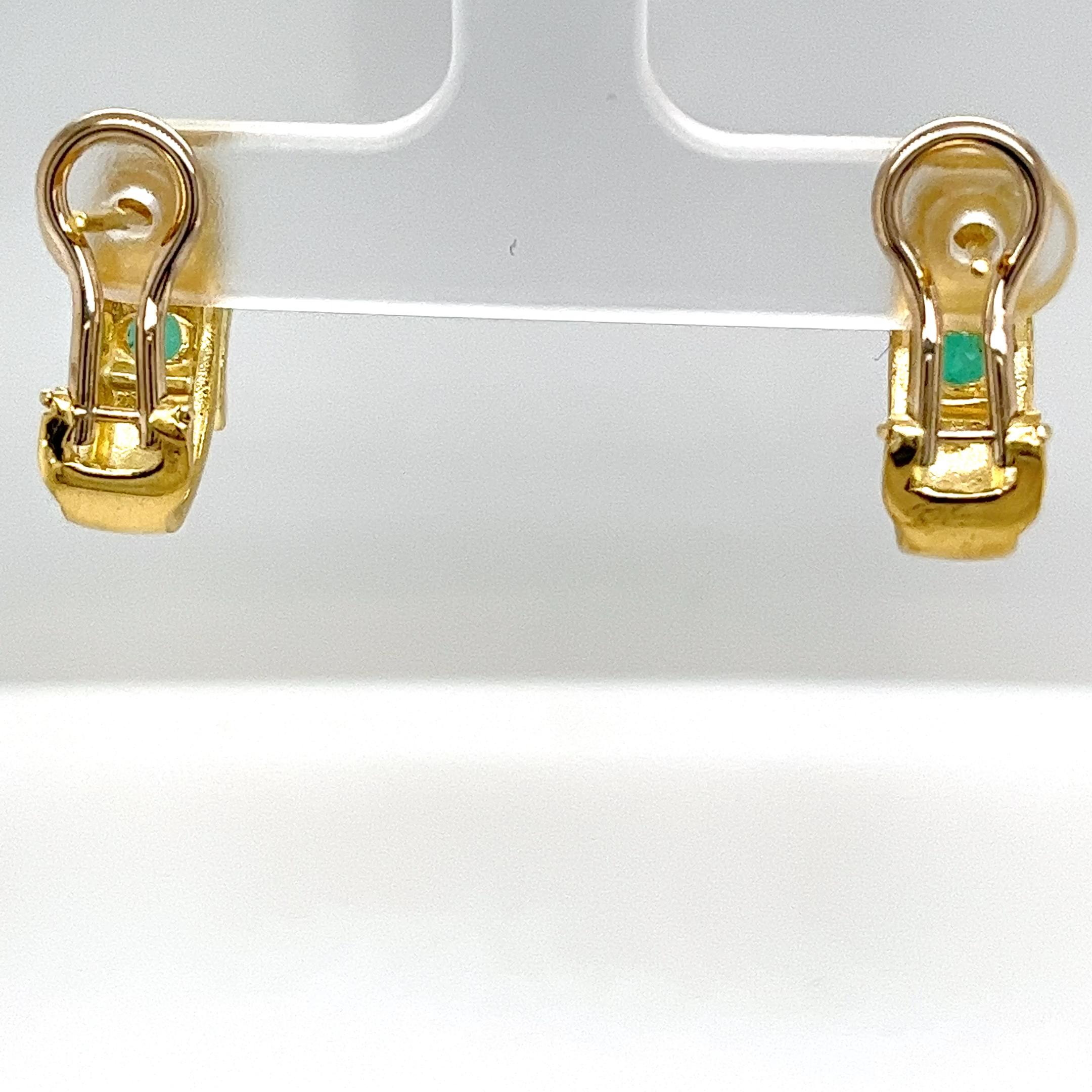 Ohrringe aus 18 Karat Gelbgold mit 2 quadratischen natürlichen Smaragden im Angebot 1