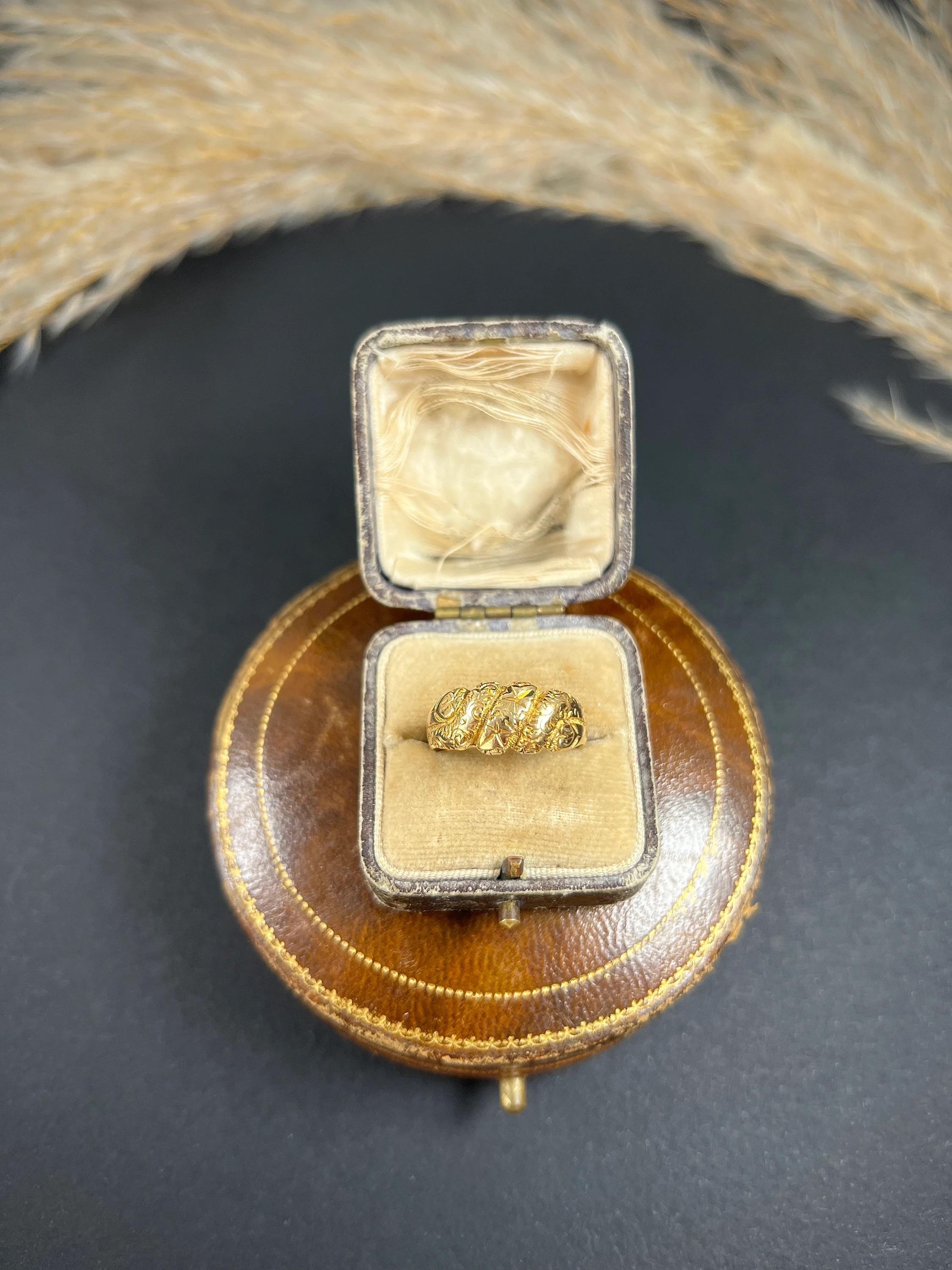 Anneau Croissant édouardien Birmingham marqueté 1900, en or jaune 18 carats Unisexe en vente