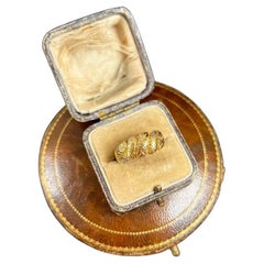 Anneau Croissant édouardien Birmingham marqueté 1900, en or jaune 18 carats