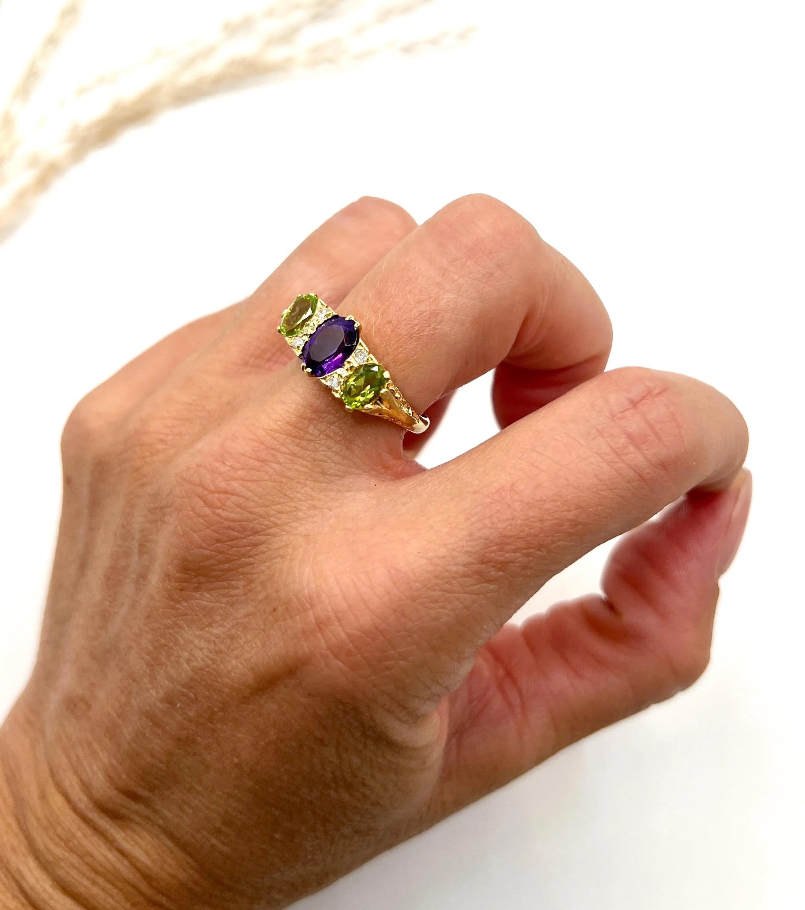 Taille ovale Bague Suffragette en or jaune 18 carats, améthyste, diamant et péridot d'époque édouardienne en vente