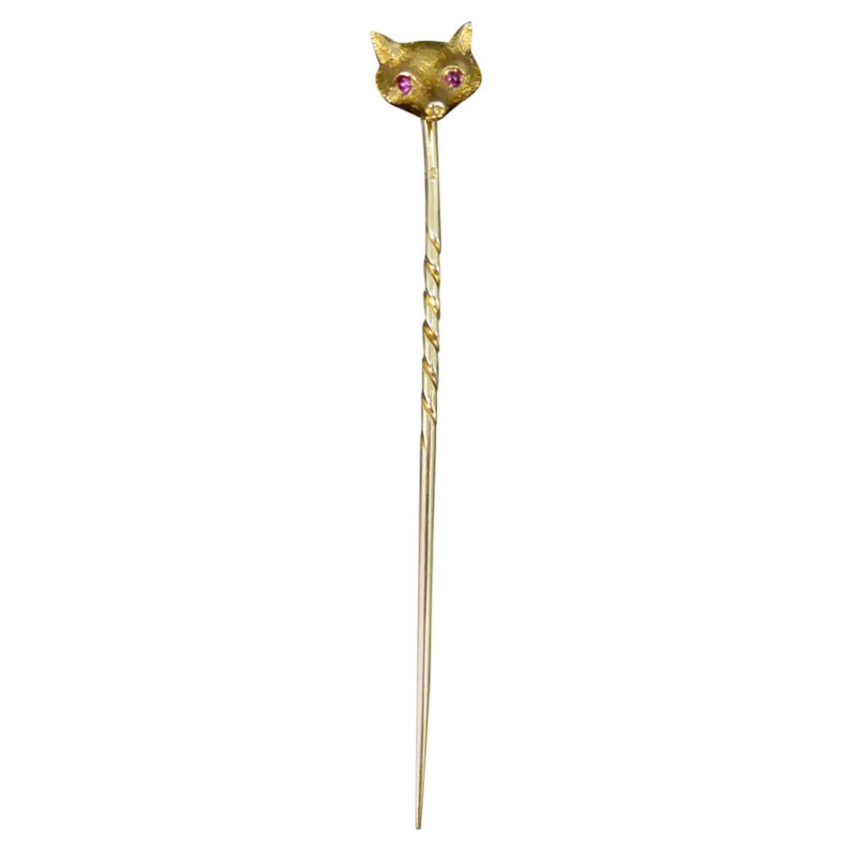 18ct Yellow Gold Edwardian Fox Head 15ct Yellow Gold Pin with Cabochon Ruby Set For Sale