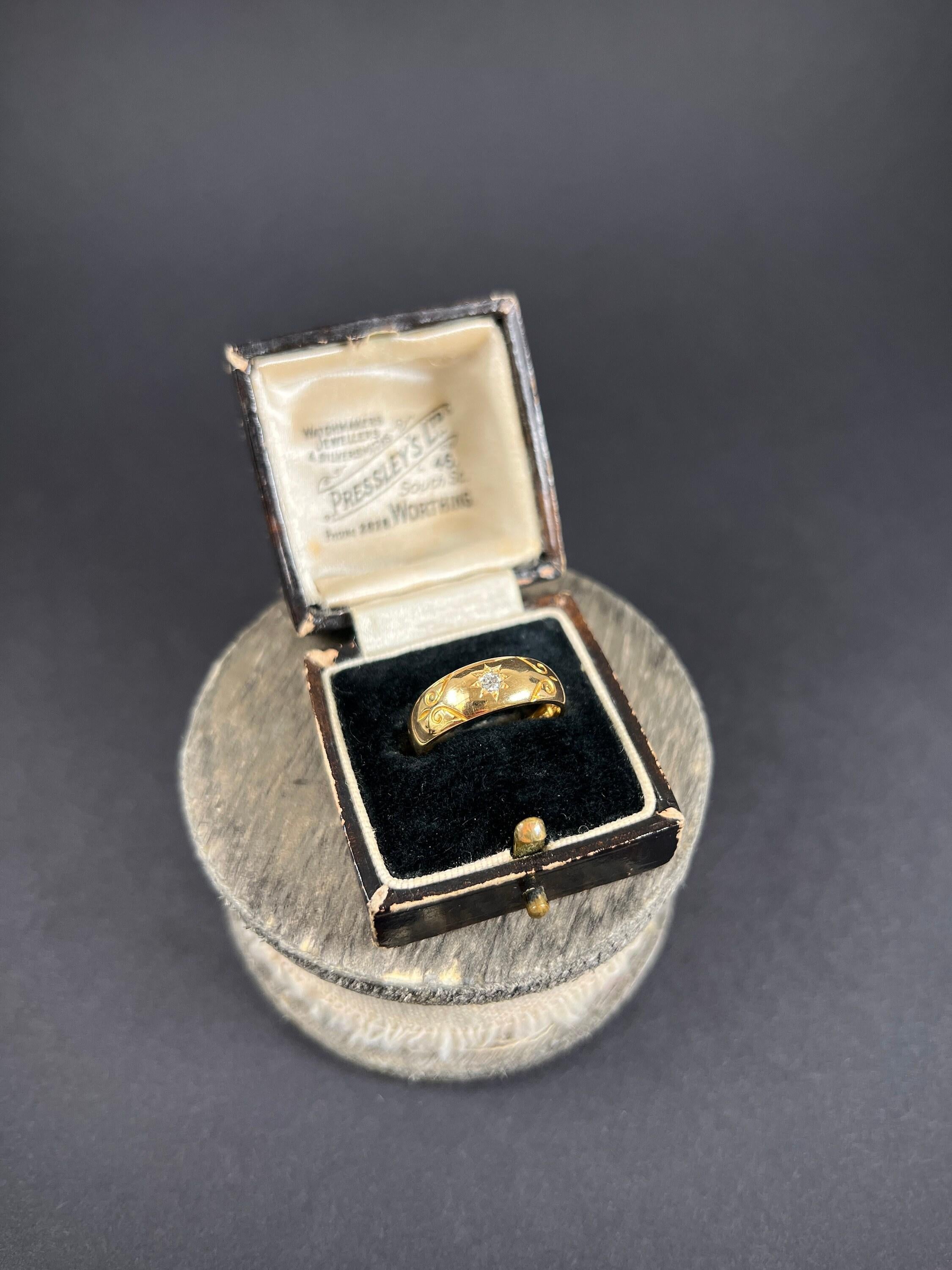 Brilliant Cut 18ct Yellow Gold Edwardian Star Set Diamond Band Ring Hallmarked Birmingham 1902 For Sale