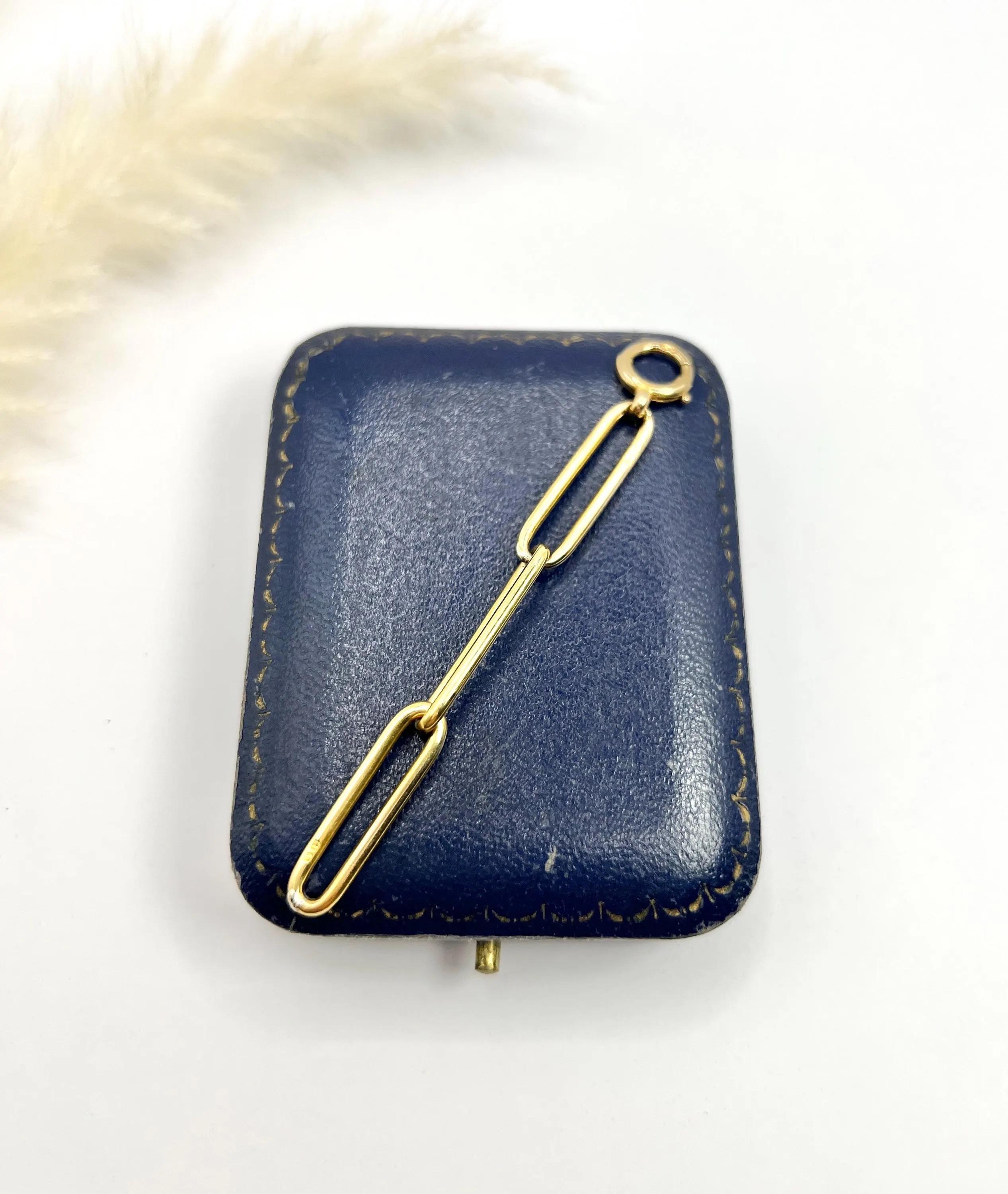 Antique Gold Chain Extender

18ct Yellow Gold

Circa 1900

Maker Mark B & S

*THE CHAIN IS AN ADDITIONAL PURCHASE 

Add a touch of versatile elegance to your jewellery collection with this exquisite 18ct yellow gold trombone link extender chain.