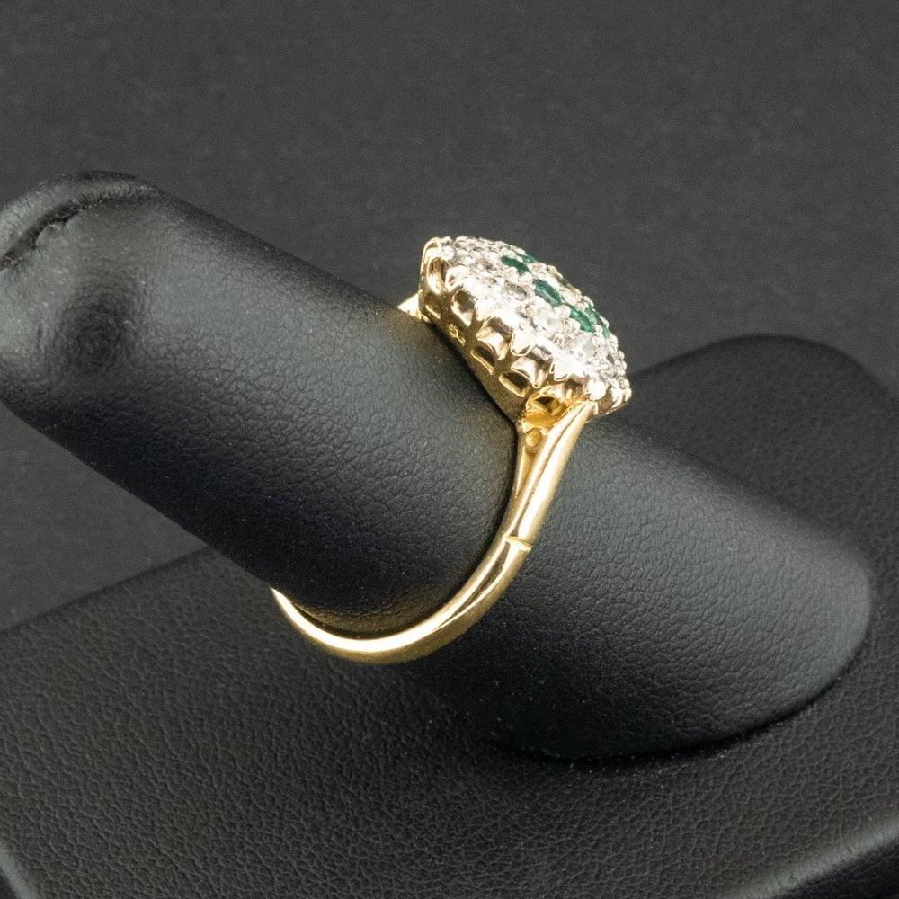 18ct Yellow Gold Emerald and Diamond Cluster Ring Size N 1/2 5.2g In Good Condition For Sale In Southampton, GB