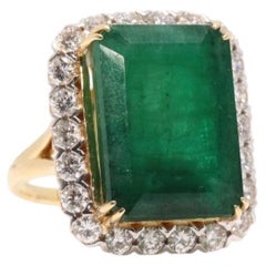 18CT Yellow Gold Emerald and Diamond cocktail Ring