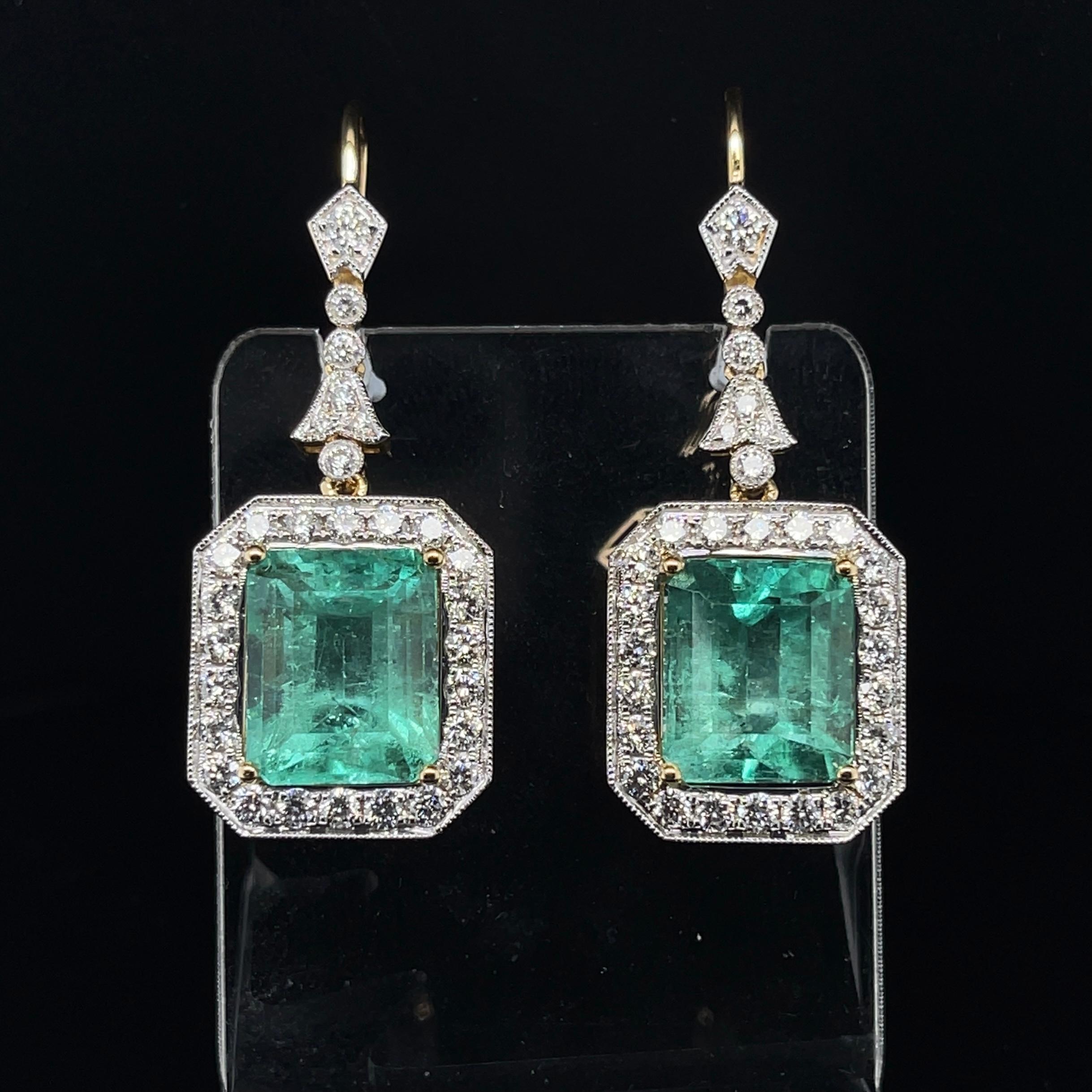 18CT Ohrringe aus Gelbgold mit Smaragd und Diamanten (Smaragdschliff) im Angebot